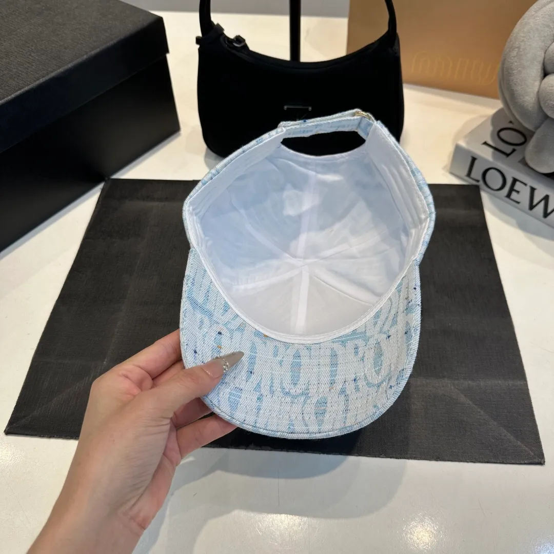 P56 DIOR Dior's new popular simple baseball cap 🧢, new model shipped, big brand style is super easy to match, hurry up and get it!