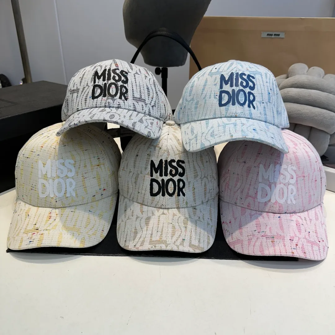 P56 DIOR Dior's new popular simple baseball cap 🧢, new model shipped, big brand style is super easy to match, hurry up and get it!