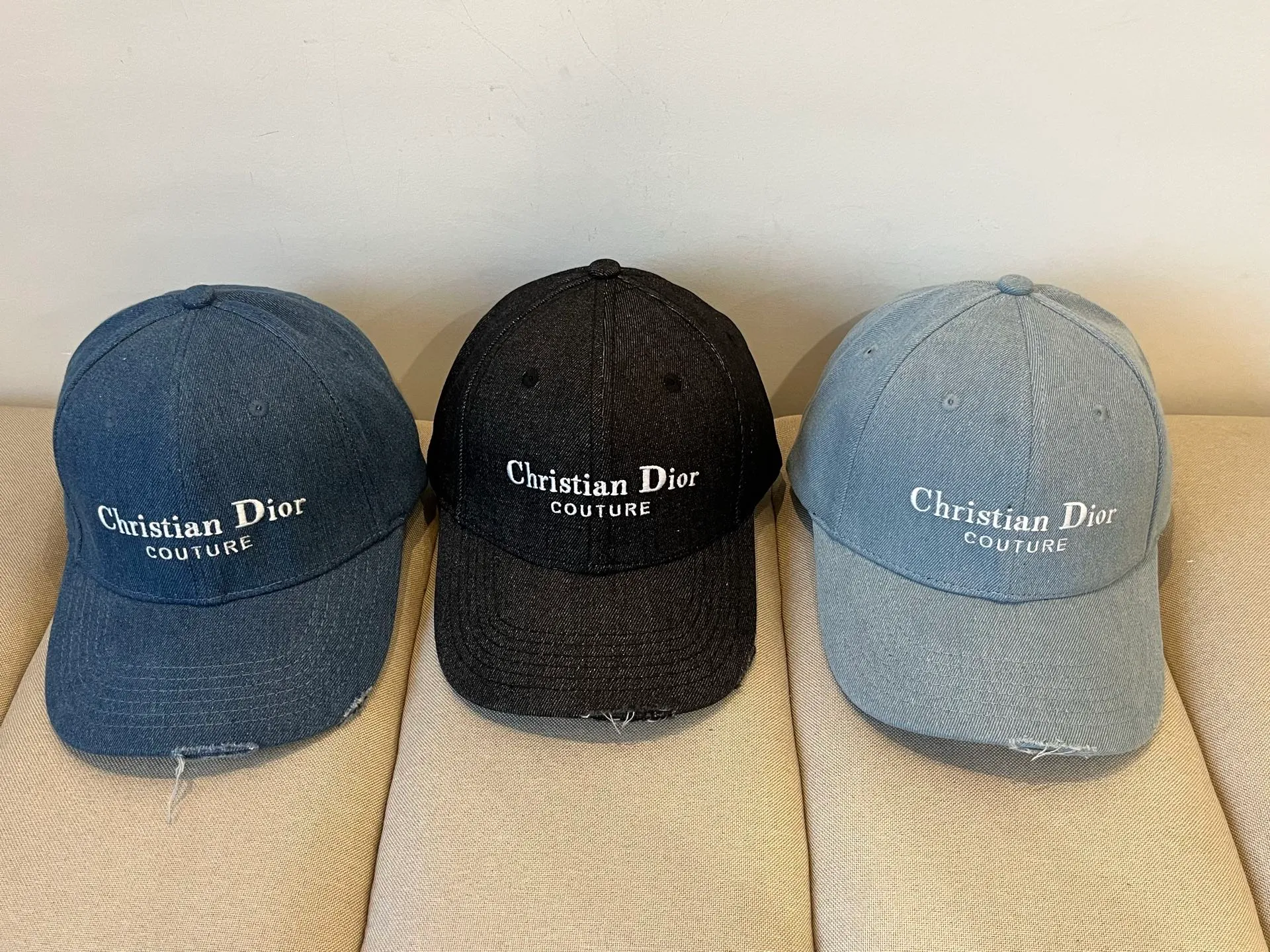 P70 [DIOR Dior] new popular simple baseball cap 🧢, new model shipped, big brand style is super easy to match, hurry up and get it!