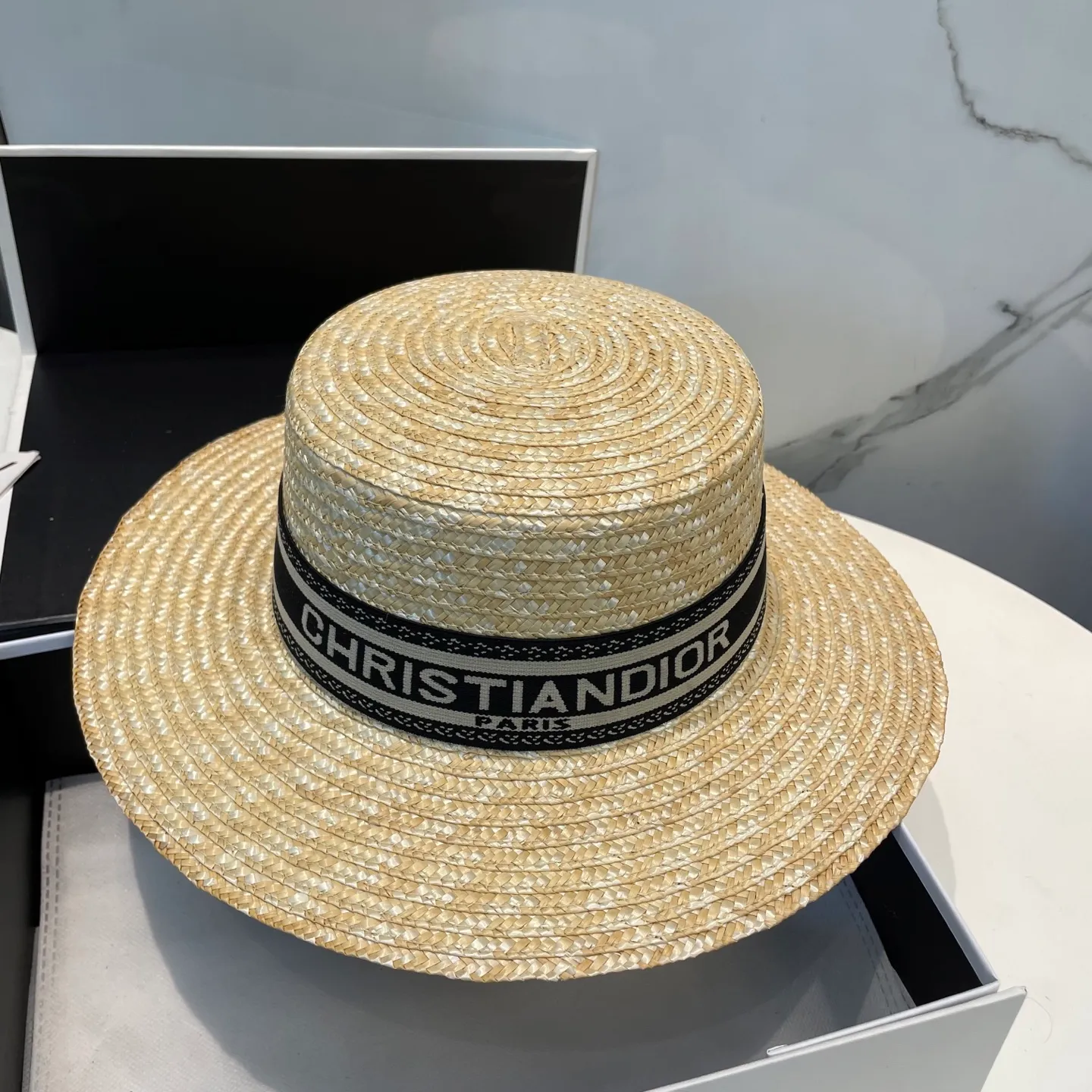 P80 Dior2025 new straw hat, advanced customization, lady style, attention to detail, sun protection and UV protection in summer, a must-have for travel, versatile and good-looking