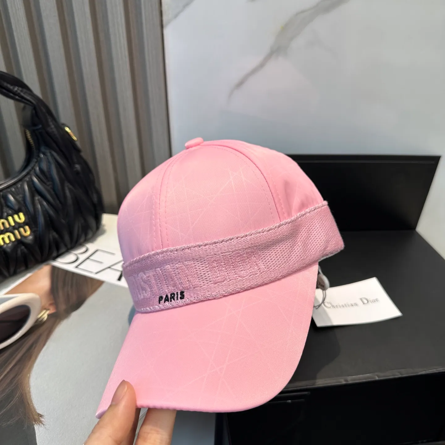 P70 Dior👒 high version webbing logo baseball cap🧢, super high sun protection index, especially small face, stylish but not soft, can be folded at will, easy to carry🤗