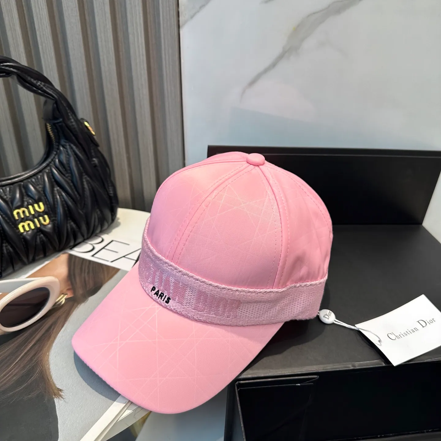P70 Dior👒 high version webbing logo baseball cap🧢, super high sun protection index, especially small face, stylish but not soft, can be folded at will, easy to carry🤗