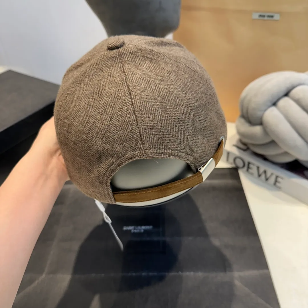 P70 DIOR Dior's new popular simple baseball cap 🧢, new model shipped, big brand style is super easy to match, hurry up and get it!
