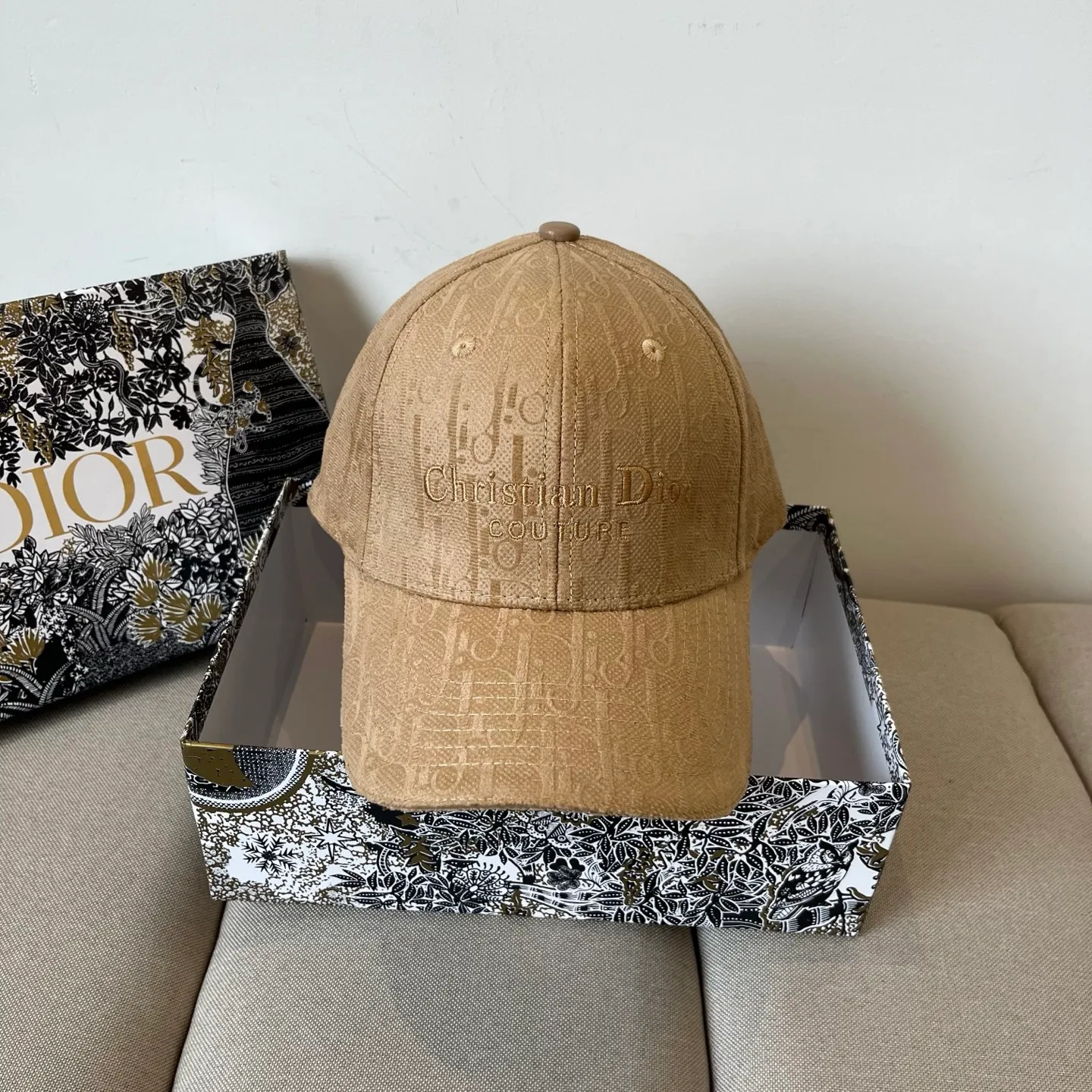 P60 [DIOR Dior] new popular simple baseball cap 🧢, new model shipped, big brand style is super easy to match, hurry up and get it!