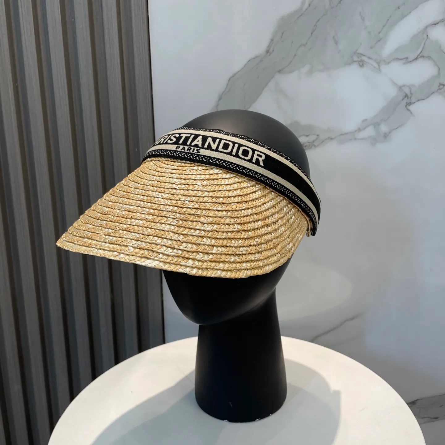 P80 Dior empty top hat, advanced customization, lady style, attention to detail, sun protection and UV protection in summer, a must-have for travel, versatile and good-looking