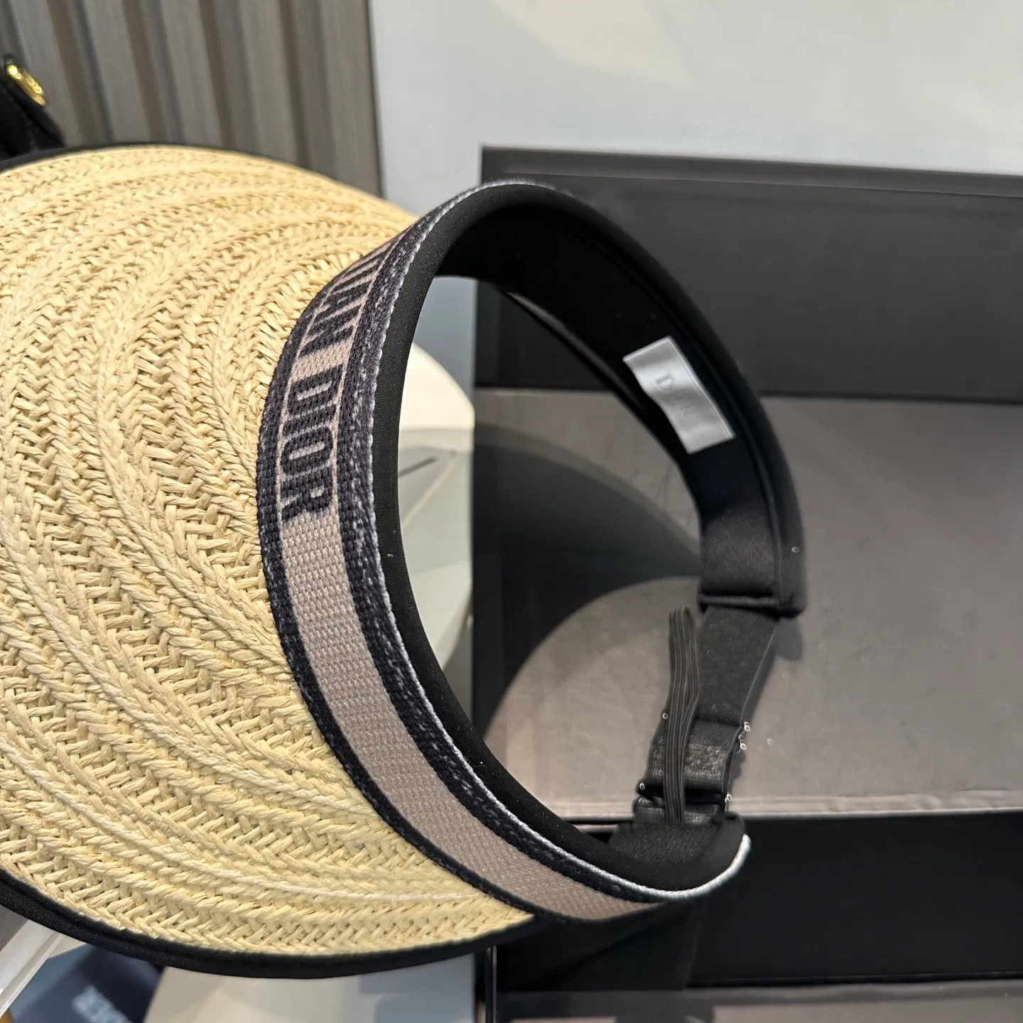 P70💛 Comes with dust bag Dior 2025 new sun visor hollow top headband hat, 🔆 versatile sun visor ~ a great tool for casual outings and a huge anti-scratch! Love it so much 💕