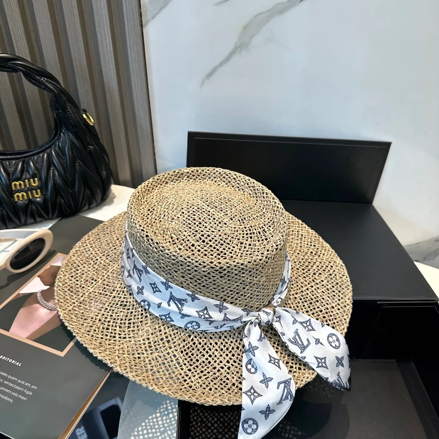 P96 👒DIOR👒 Imported high-quality finely woven straw hat, purely hand-woven, 👍beautiful hat, a must-have for the beach, simple and elegant style, super beautiful, a must-have item in summer and super sun protection😍
