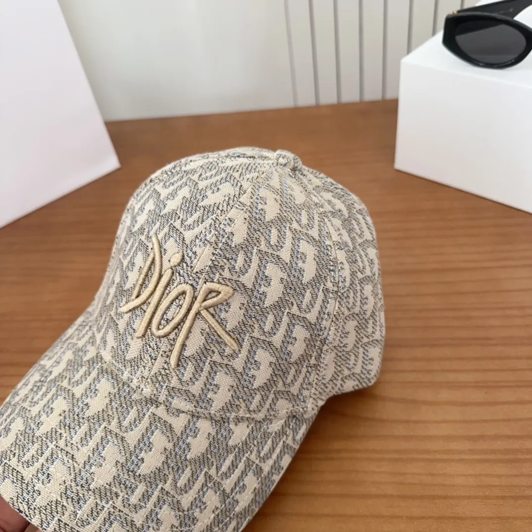 💰60 DIOR Dior embroidery official website simultaneously releases the new model Presbyopia D’s baseball cap🧢, the washed label is super popular