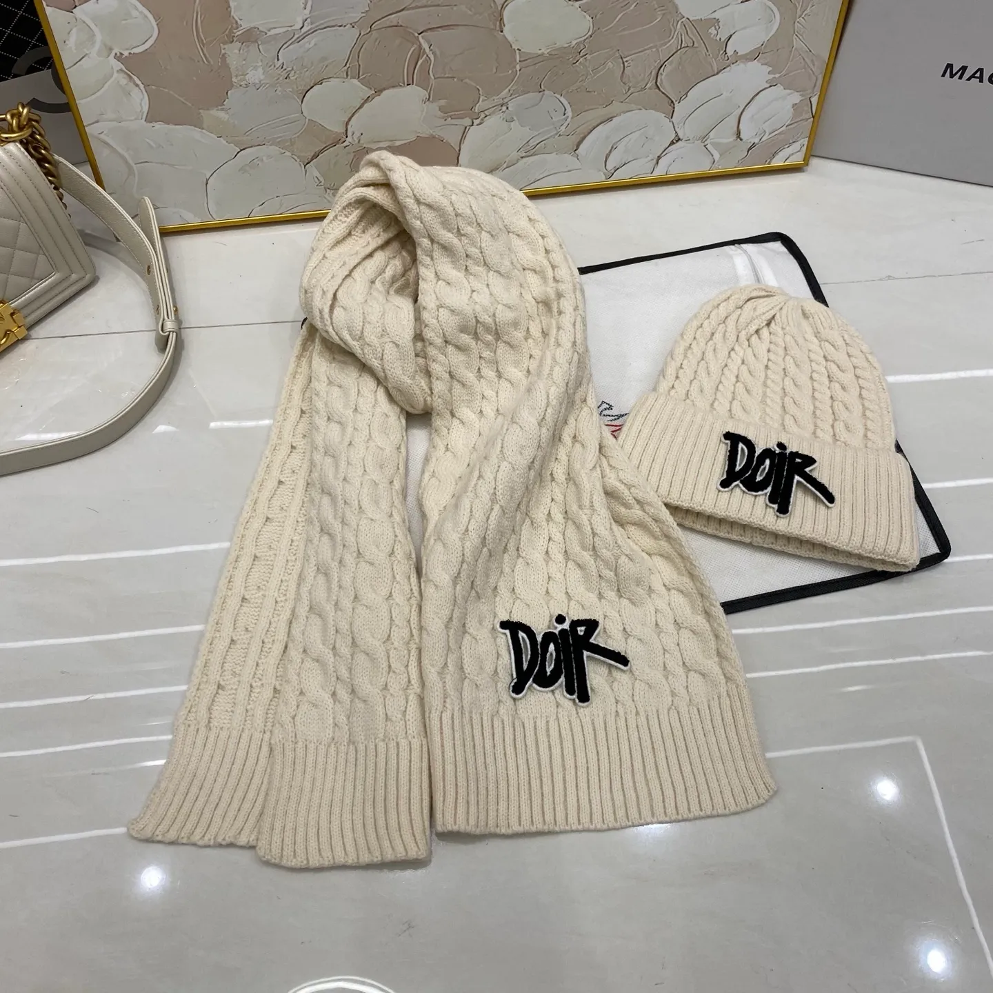 Dior Dior twist cashmere knitted hat + scarf🧣