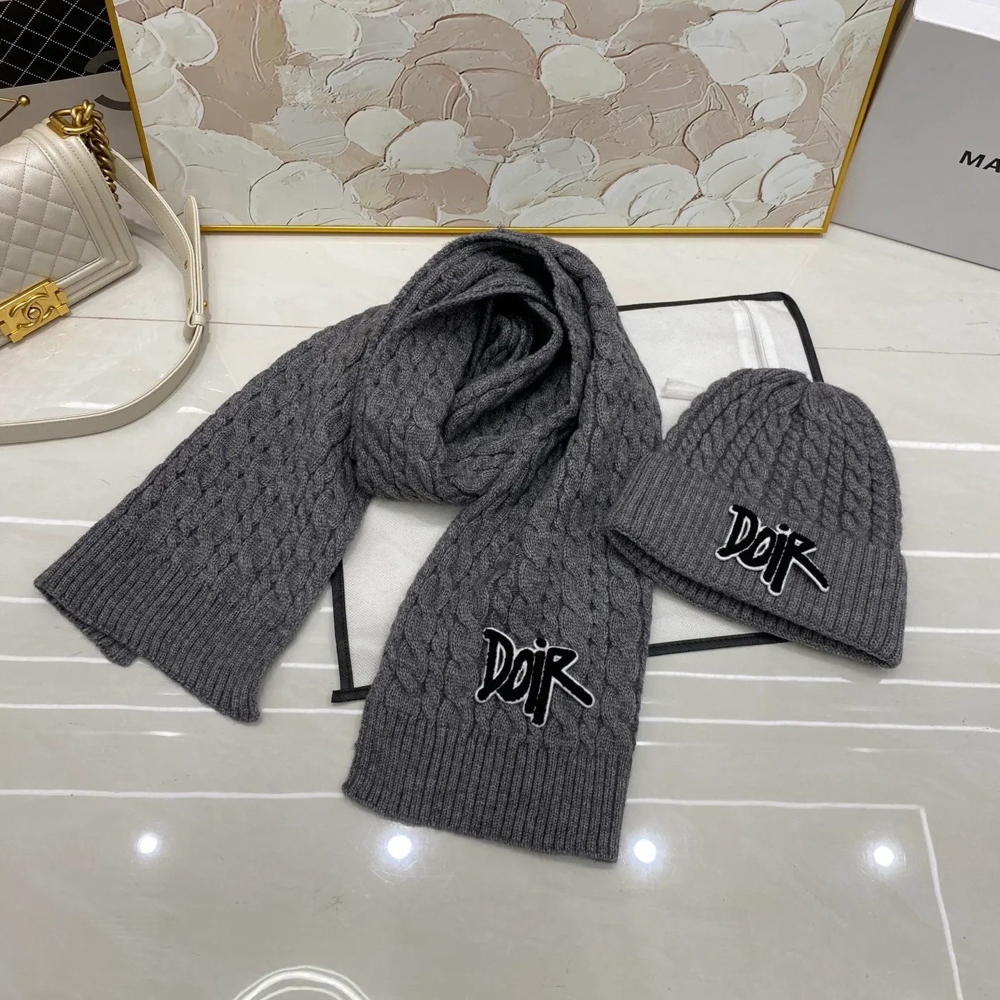 Dior Dior twist cashmere knitted hat + scarf🧣