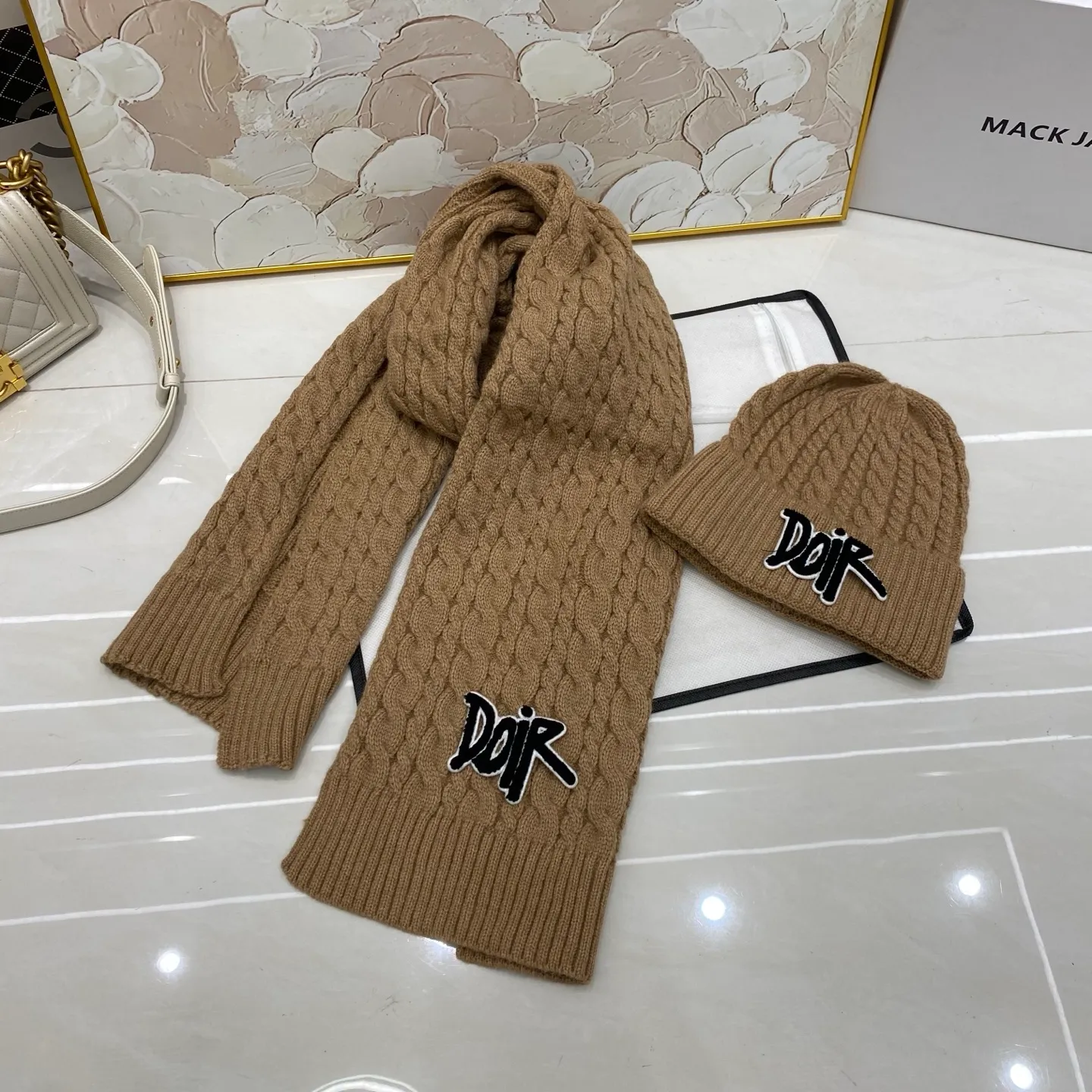 Dior Dior twist cashmere knitted hat + scarf🧣