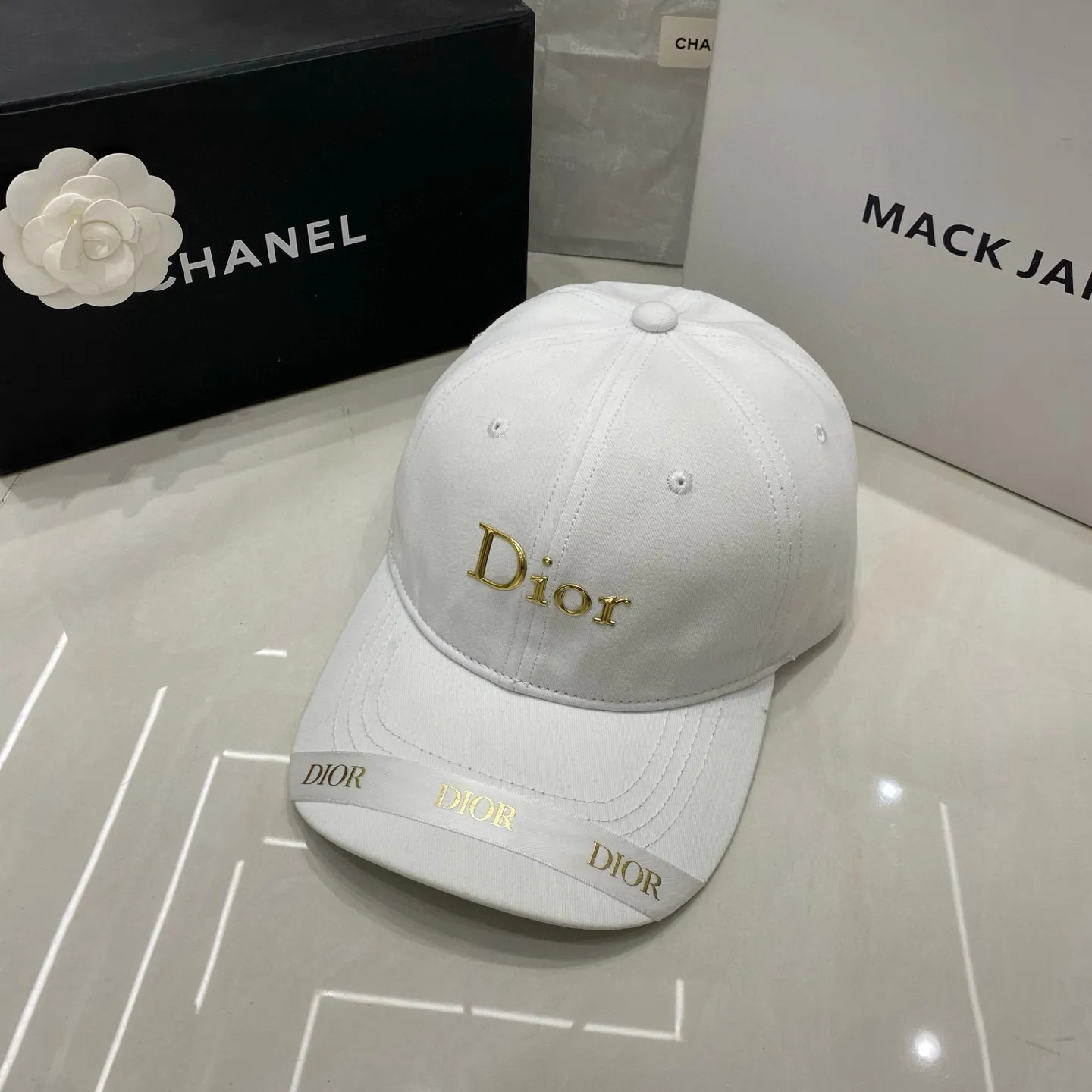 P60 [DIOR Dior] new popular simple baseball cap 🧢, new model shipped, big brand style is super easy to match, hurry up and get it!