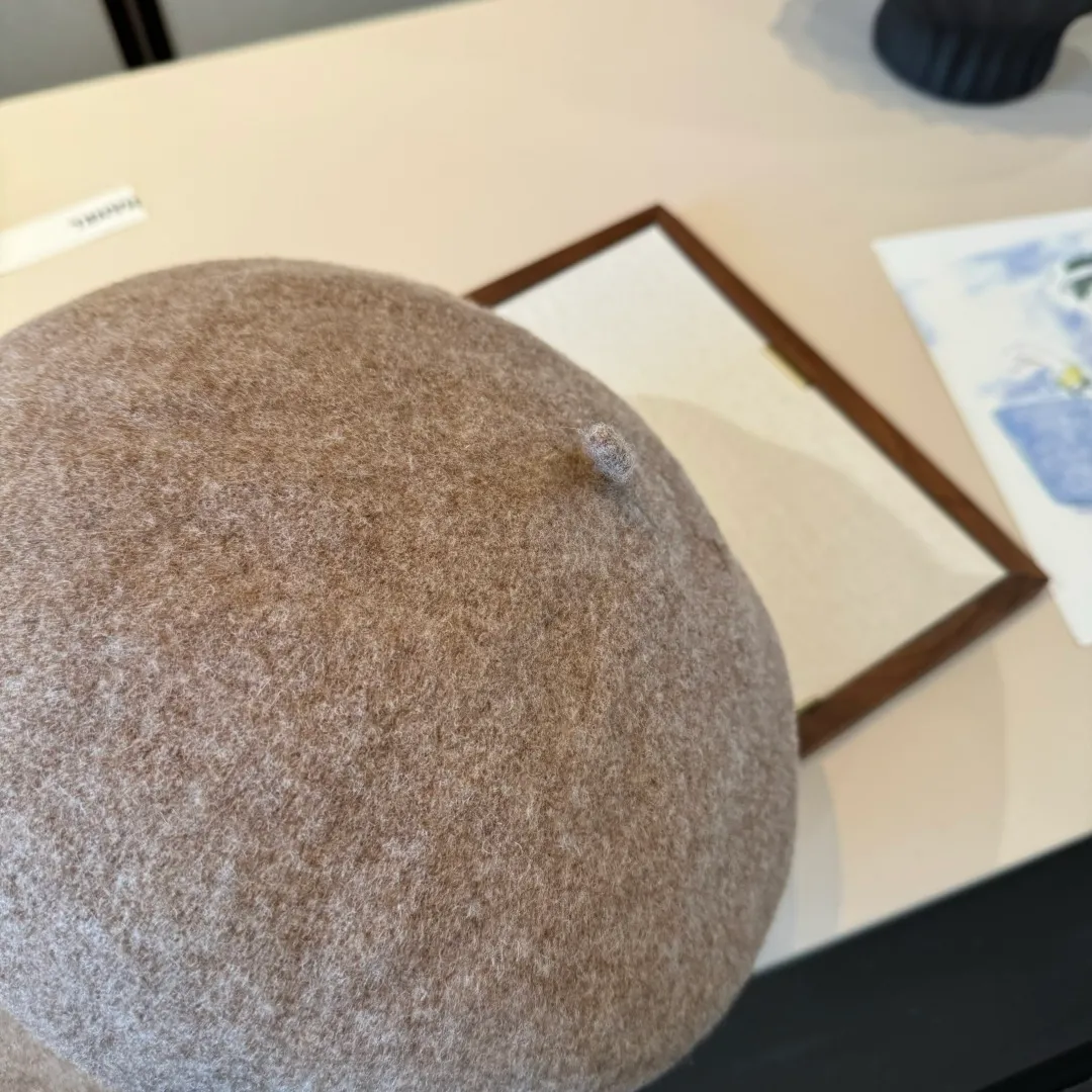 💰130¥ Dior wool painter's cap, 100% wool🦙% fabric, head circumference 57cm