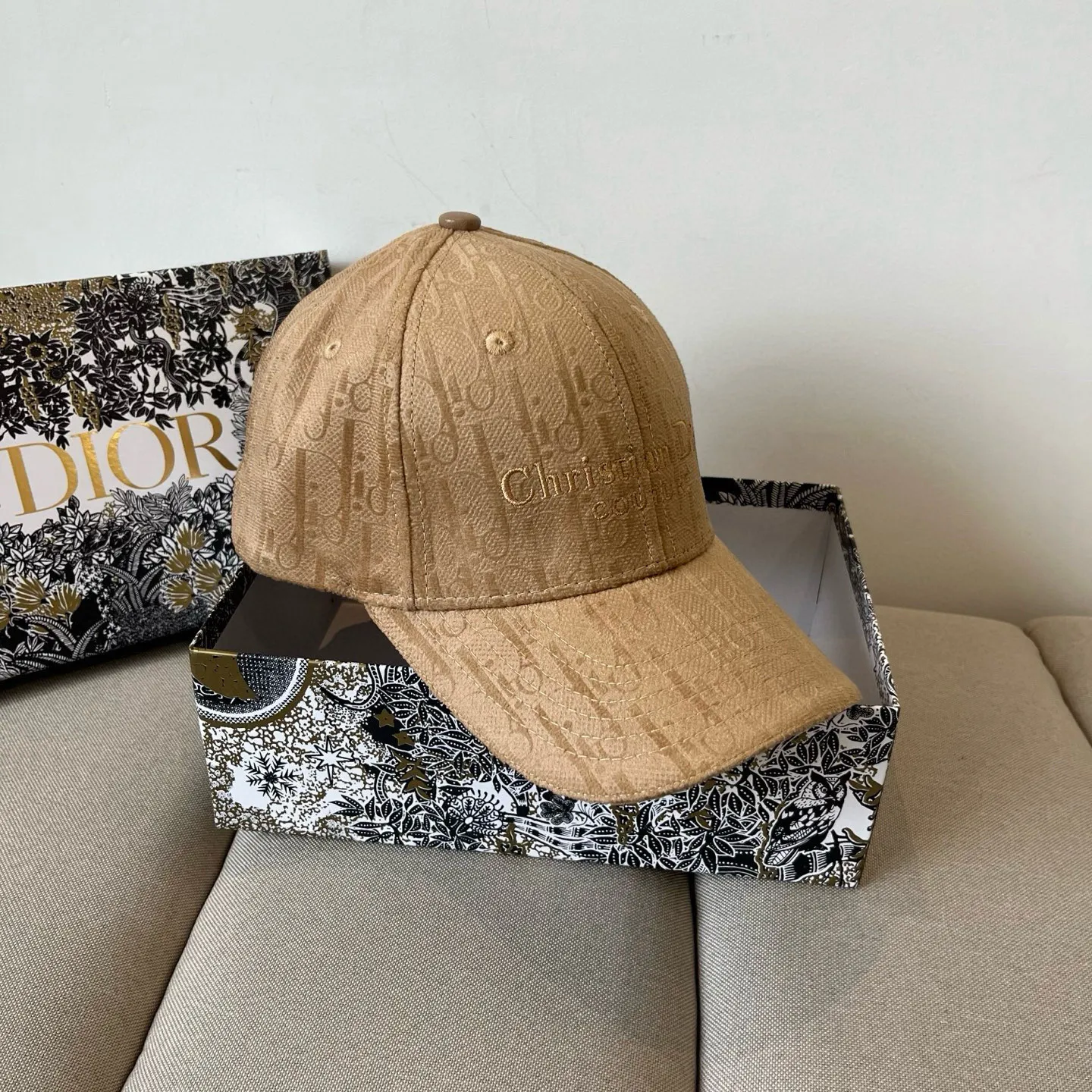 P60 [DIOR Dior] new popular simple baseball cap 🧢, new model shipped, big brand style is super easy to match, hurry up and get it!