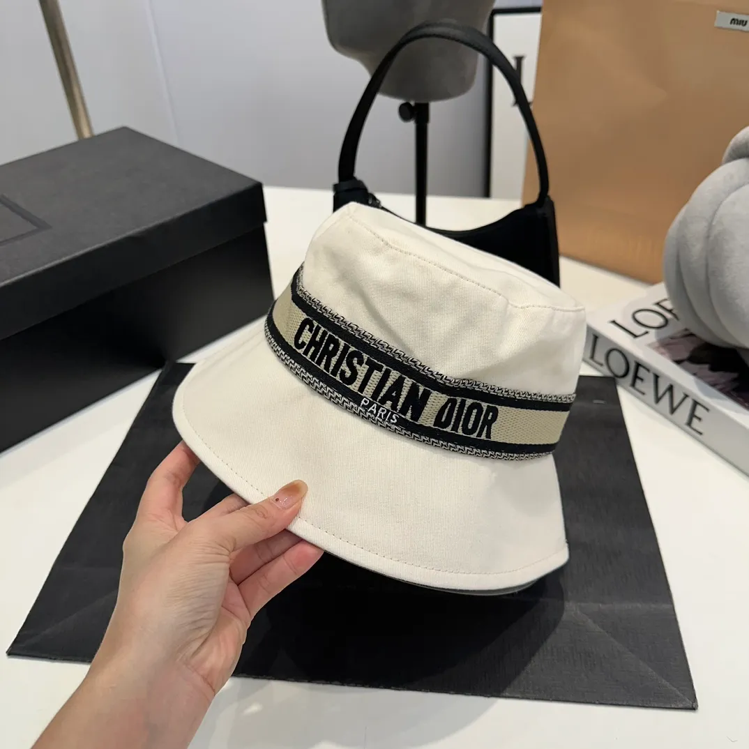 P70 Dior Dior's new original fisherman's hat, exquisite and pure, stylish and stylish, cool and fashionable, out of stock at the counter, popular, great quality