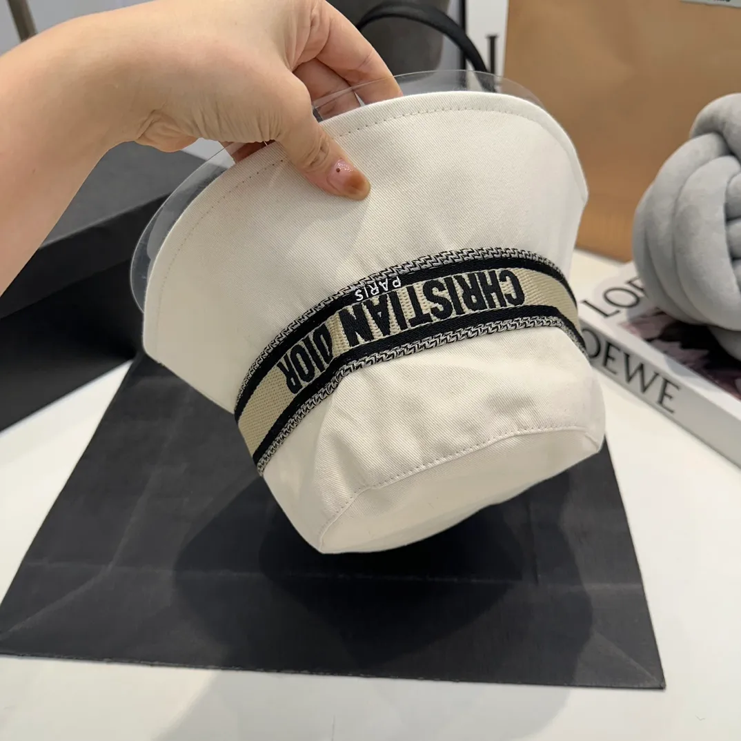 P70 Dior Dior's new original fisherman's hat, exquisite and pure, stylish and stylish, cool and fashionable, out of stock at the counter, popular, great quality