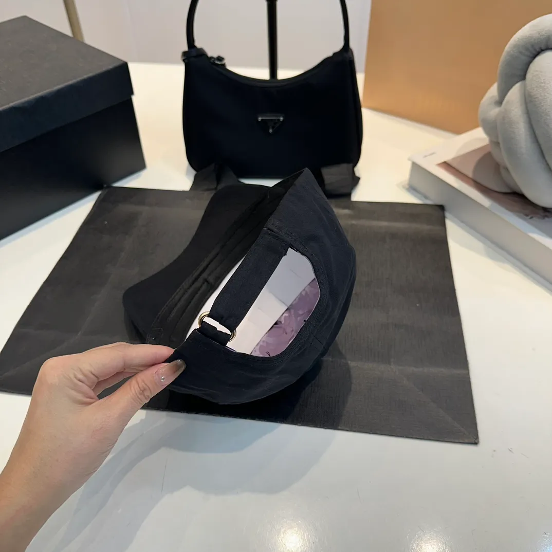 P56 DIOR Dior co-branded new counter synchronously embroidered simple baseball cap, hot style, synchronized with big brands, super easy to match, shipped!