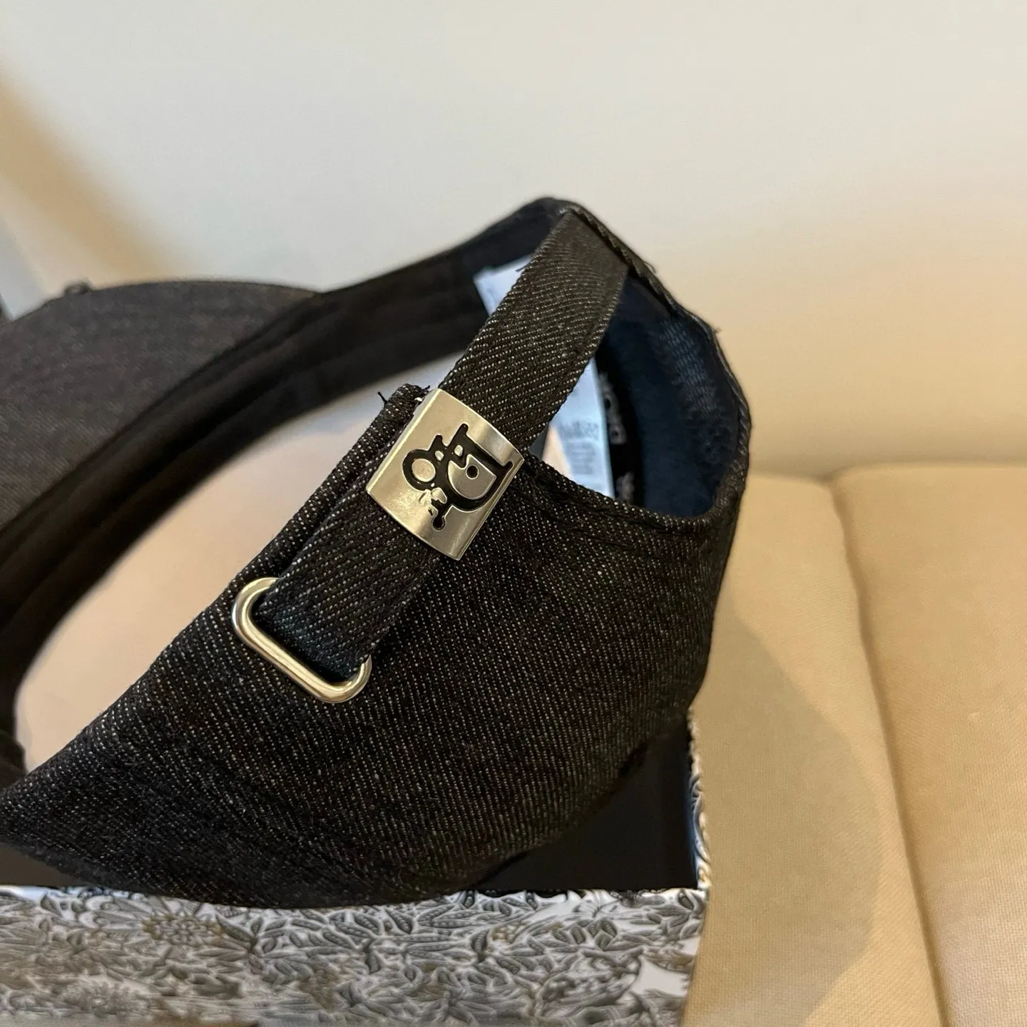P66 [DIOR Dior] new popular simple baseball cap 🧢, new model shipped, big brand style is super easy to match, hurry up and get it!