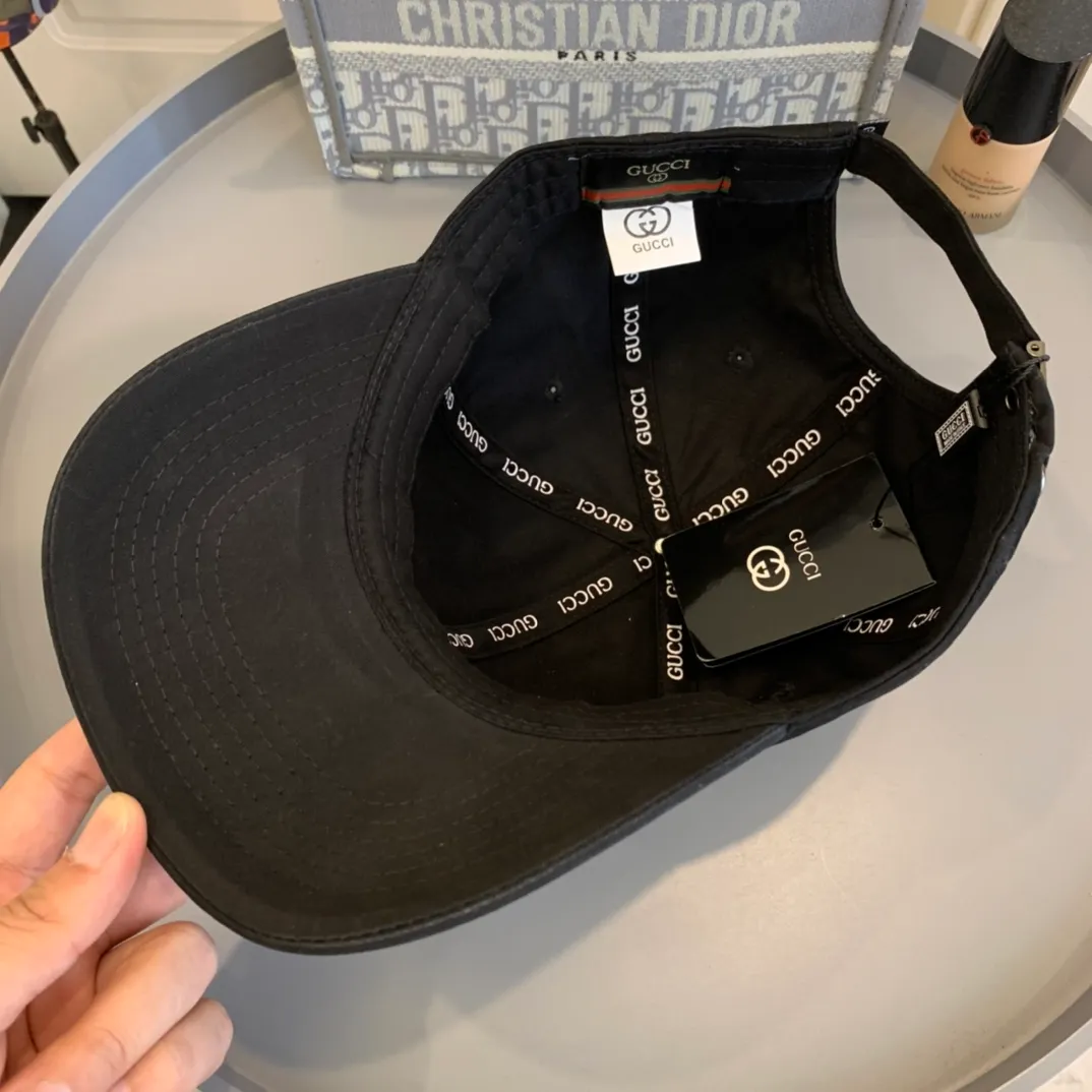 p60 Gucci Baseball Cap♥️GUCCI Baseball Cap🧢Official website new product Gucci Baseball Cap, original quality is very popular 🔥🎩 The craftsmanship is very exquisite, high-end and classy! Low-key luxury, easy to carry! Excellent quality👍Fashionable and versatile
