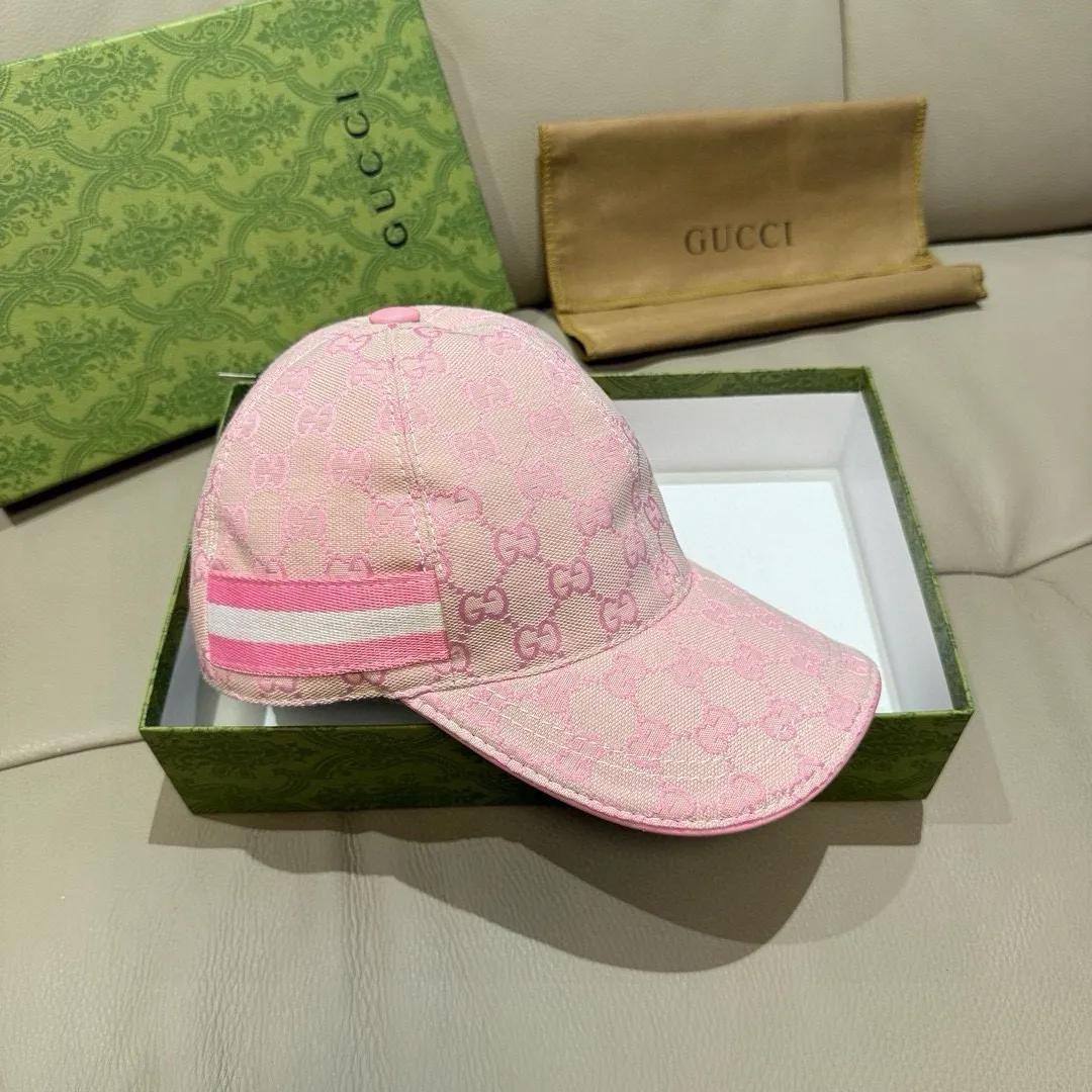 P900,000 classic model shipped! , Gucci (Gucci) classic original baseball cap😍😍gucci small embroidery, 1:1 mold opening and customization at the counter, the highest version, original canvas fabric + first layer of cowhide, pure cotton lining, light and breathable! Photographed in real life, suitable for men and women in all seasons, basic head circumference 56cm, adjustable patches.