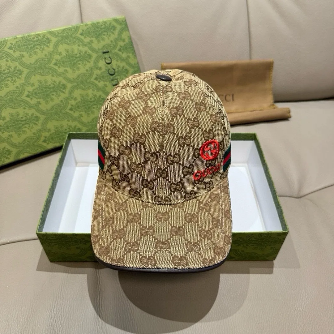 P900,000 classic model shipped! , Gucci (Gucci) classic original baseball cap😍😍gucci small embroidery, 1:1 mold opening and customization at the counter, the highest version, original canvas fabric + first layer of cowhide, pure cotton lining, light and breathable! Photographed in real life, suitable for men and women in all seasons, basic head circumference 56cm, adjustable patches.
