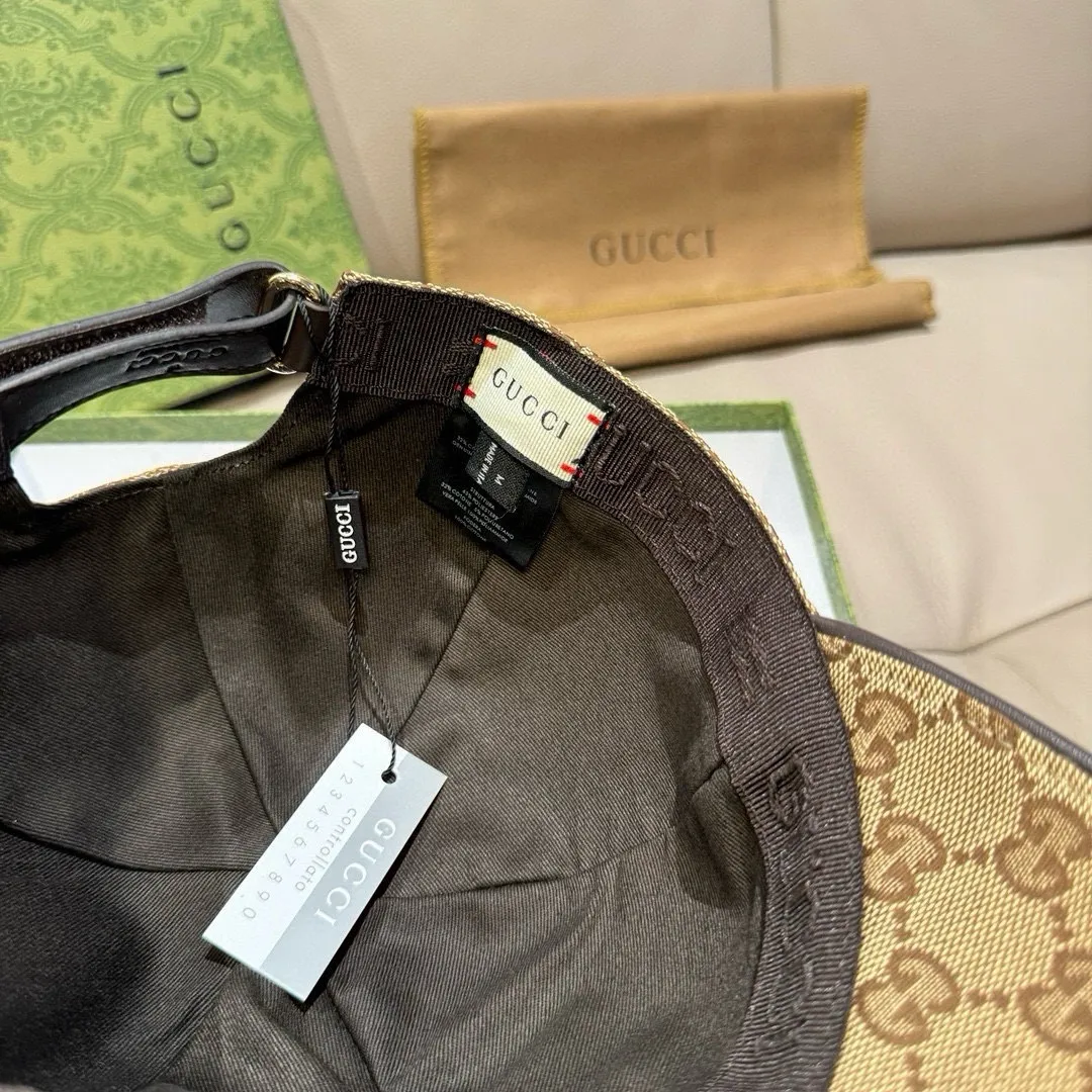 P900,000 classic model shipped! , Gucci (Gucci) classic original baseball cap😍😍gucci small embroidery, 1:1 mold opening and customization at the counter, the highest version, original canvas fabric + first layer of cowhide, pure cotton lining, light and breathable! Photographed in real life, suitable for men and women in all seasons, basic head circumference 56cm, adjustable patches.