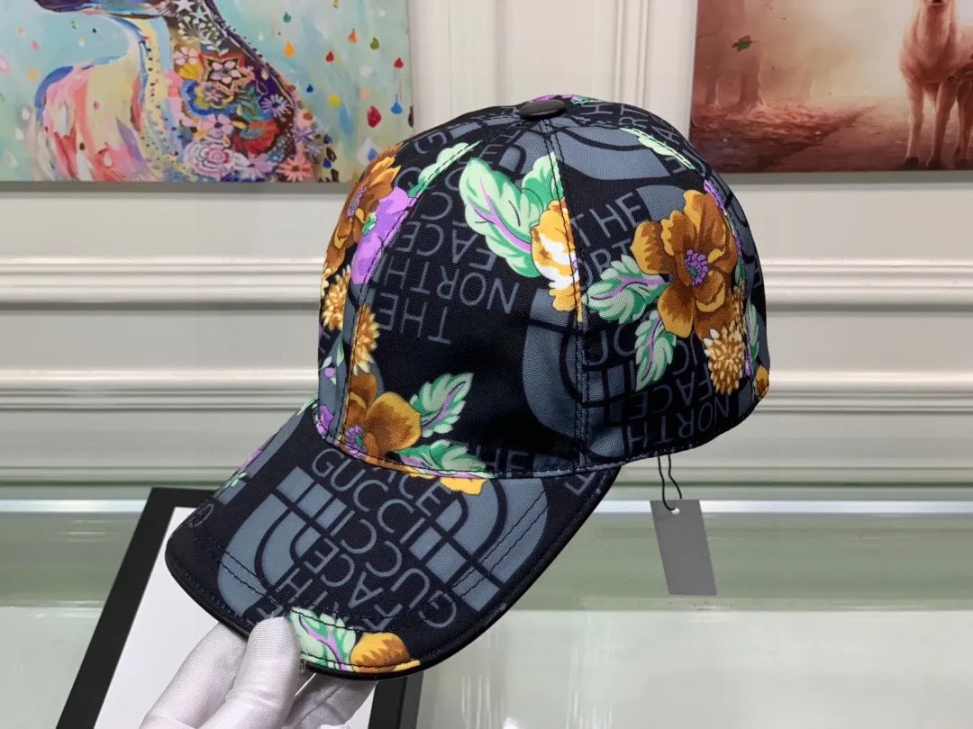 🉐90 Comes with box bag, Gucci (Gucci) new original baseball cap, Gucci north print, counter 1:1, imported canvas + first layer cowhide, popular for purchasing, versatile style for men and women, great quality! The basic head circumference is 56cm, and the patch is adjustable.