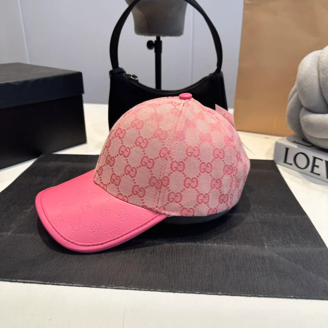 P56 Gucci Baseball Cap♥️GUCCI🧢New product from the official website, baseball cap, original quality, hot arrival 🔥🎩 The craftsmanship is very exquisite, high-end and classy! Low-key luxury, easy to carry! Running volume!