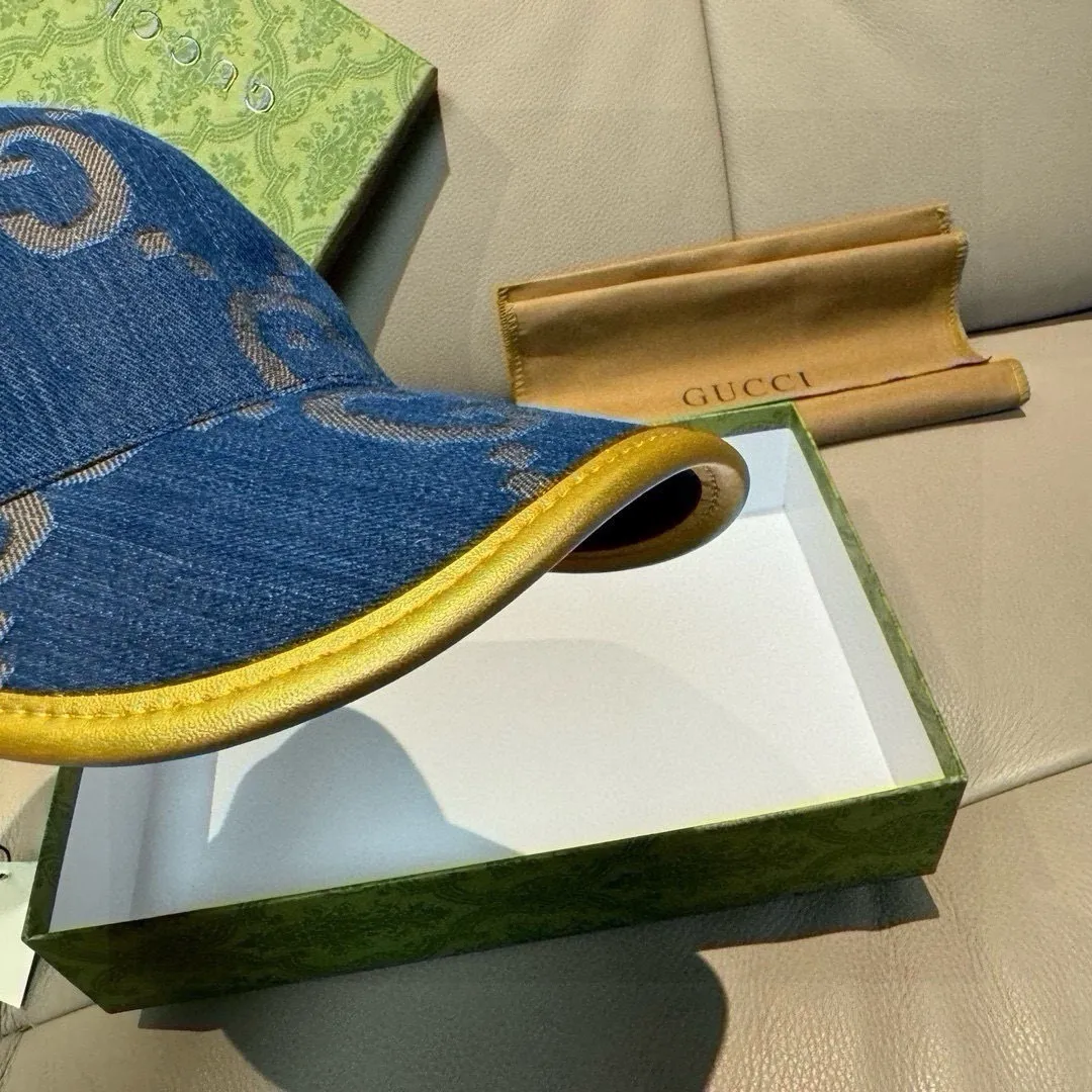 p90., Gucci Gucci’s new original baseball cap, large double G, 1:1 mold opening and customization at the counter, perfect matching pattern, original canvas fabric + first-layer cowhide, light and breathable! The basic head circumference is 56cm, and the patch is adjustable.