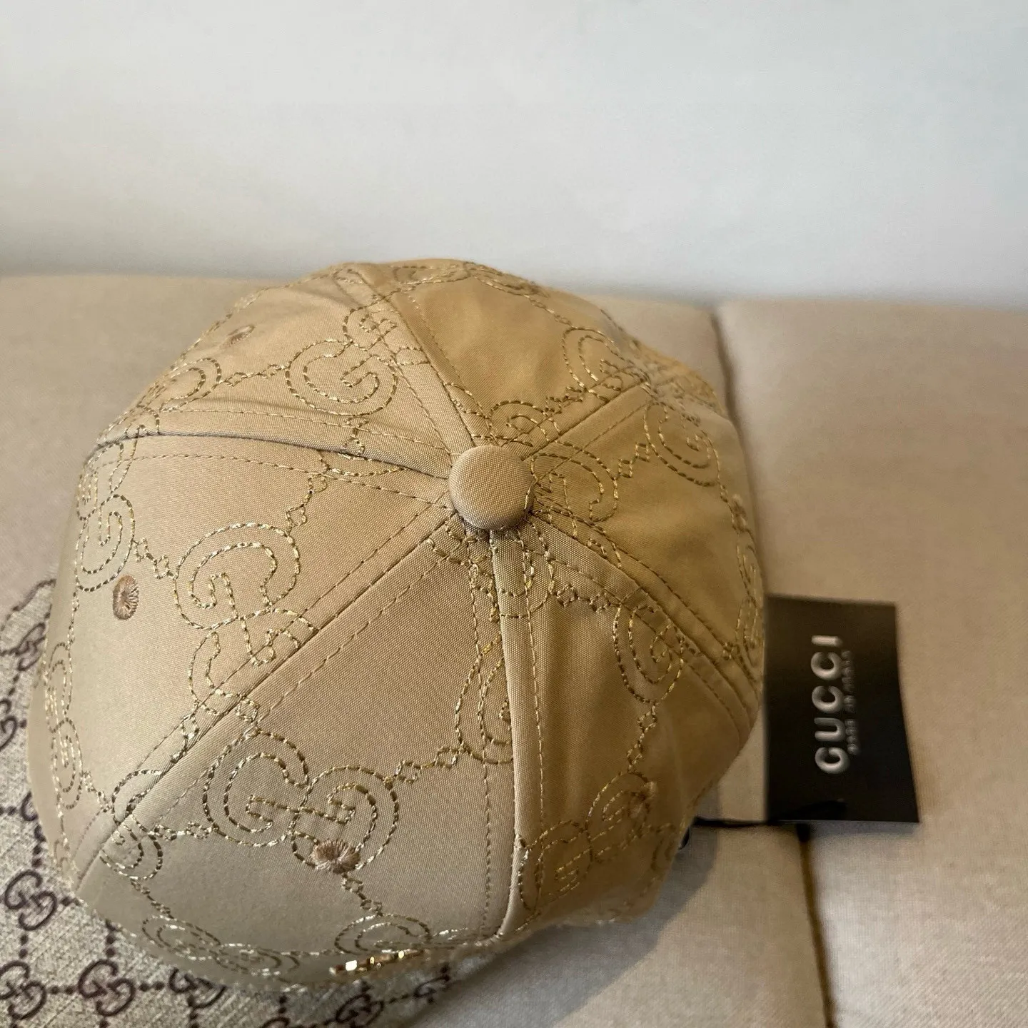 P60 Gucci Baseball Cap♥️GUCCI🧢New product from the official website, baseball cap, original quality, very popular 🔥🎩 The craftsmanship is very exquisite, high-end and classy! Low-key luxury, easy to carry! Running volume!