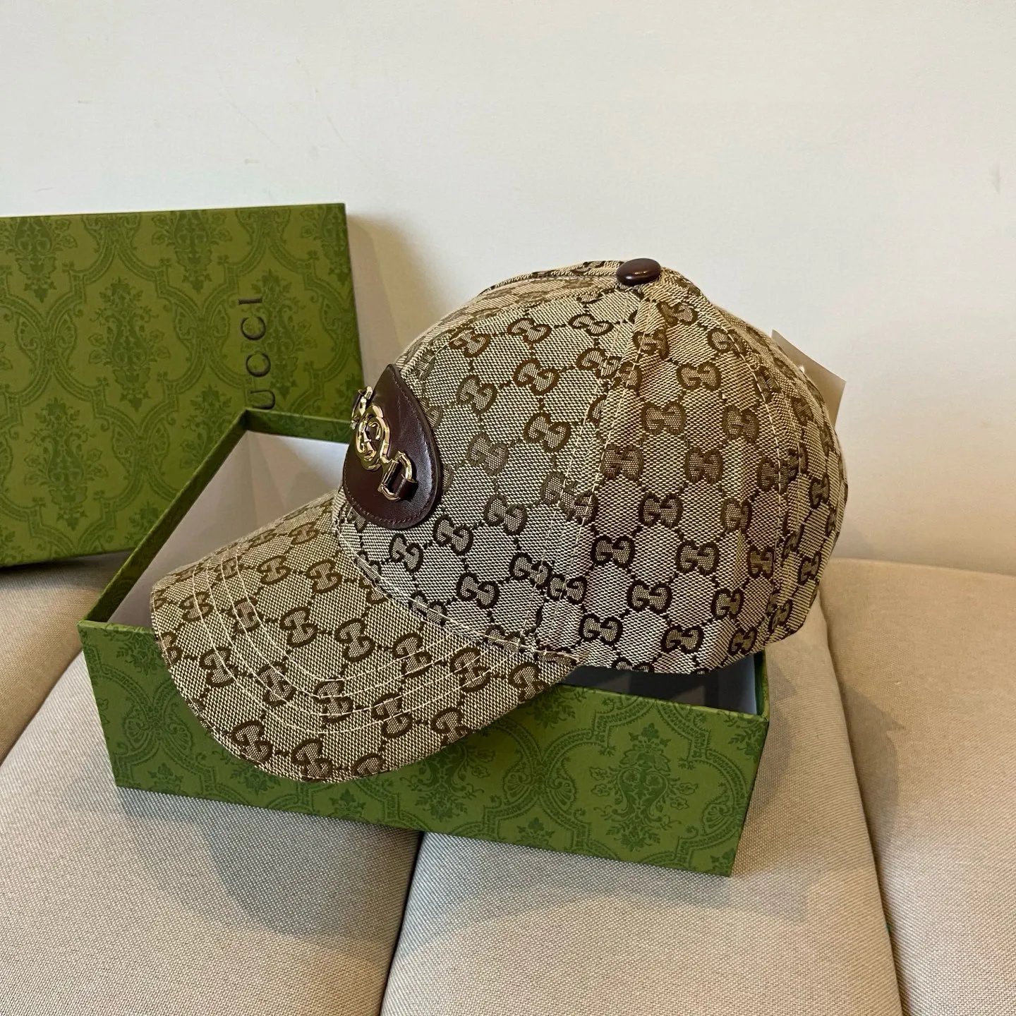 P60 Gucci Baseball Cap♥️GUCCI🧢New product from the official website, baseball cap, original quality, very popular 🔥🎩 The craftsmanship is very exquisite, high-end and classy! Low-key luxury, easy to carry! Running volume!