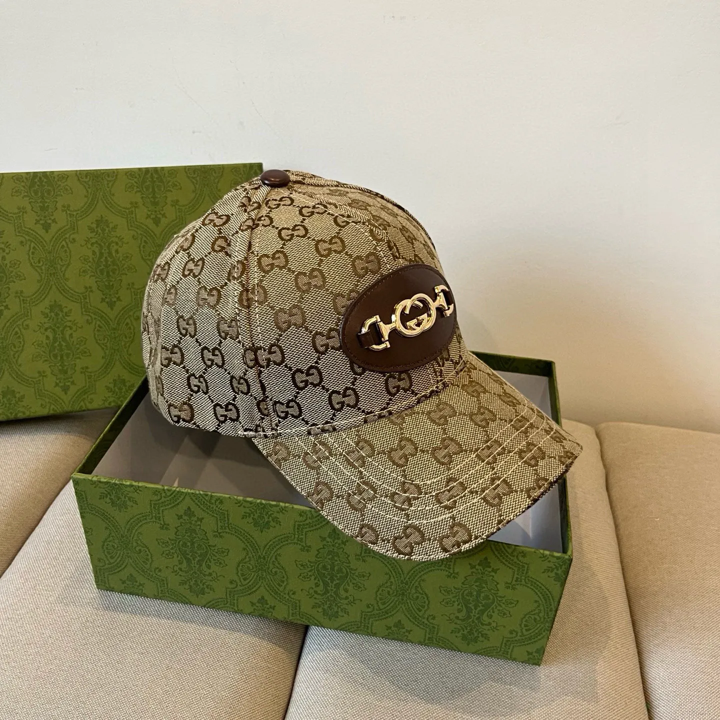 P60 Gucci Baseball Cap♥️GUCCI🧢New product from the official website, baseball cap, original quality, very popular 🔥🎩 The craftsmanship is very exquisite, high-end and classy! Low-key luxury, easy to carry! Running volume!