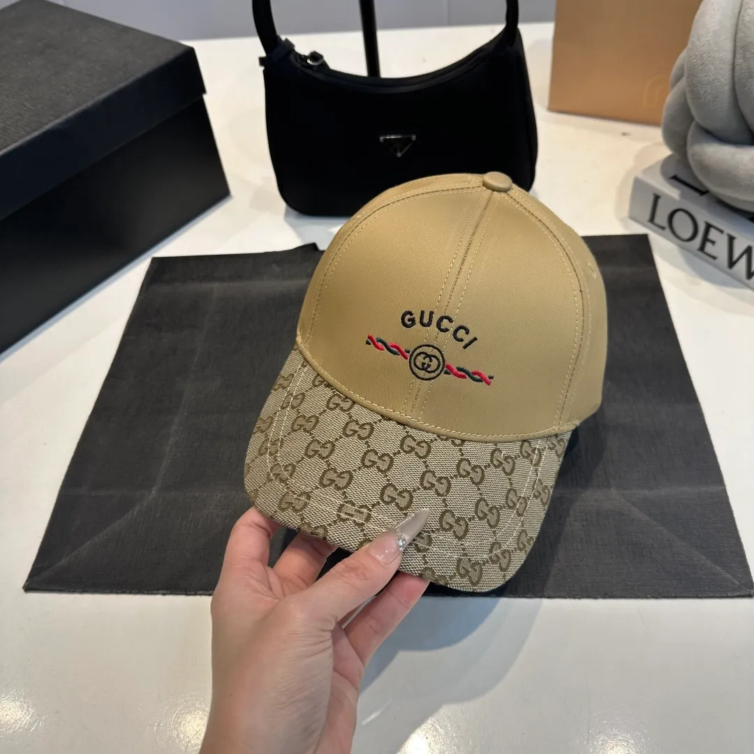 P56 Gucci Baseball Cap♥️GUCCI🧢New product from the official website, baseball cap, original quality, hot arrival 🔥🎩 The craftsmanship is very exquisite, high-end and classy! Low-key luxury, easy to carry! Running volume!