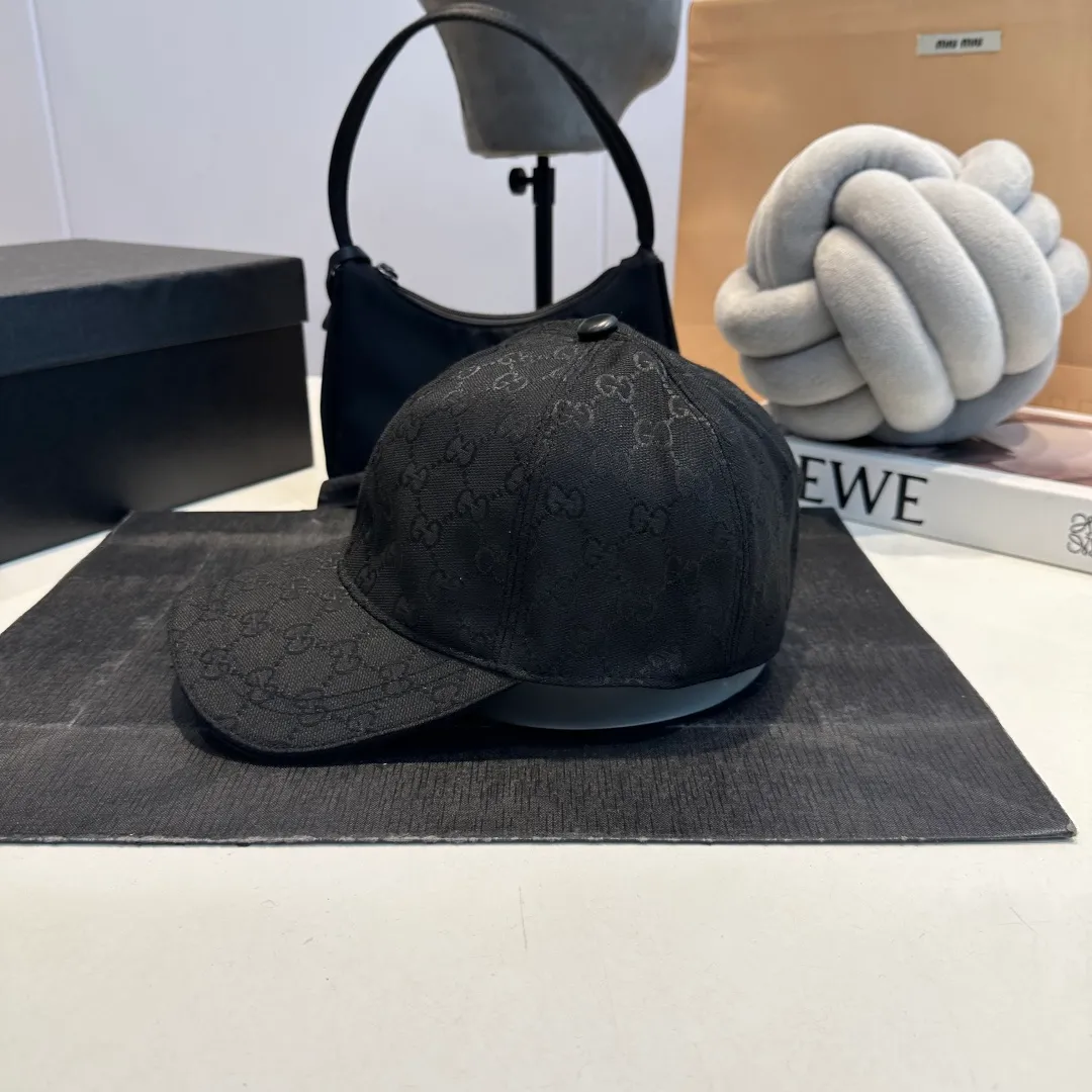 P60 Gucci (Gucci) classic original baseball cap😍Customized with 1:1 mold opening at the counter, the highest version, the original canvas is light and breathable! Photographed in real life, suitable for men and women in all seasons, basic head circumference 56cm, adjustable patches.
