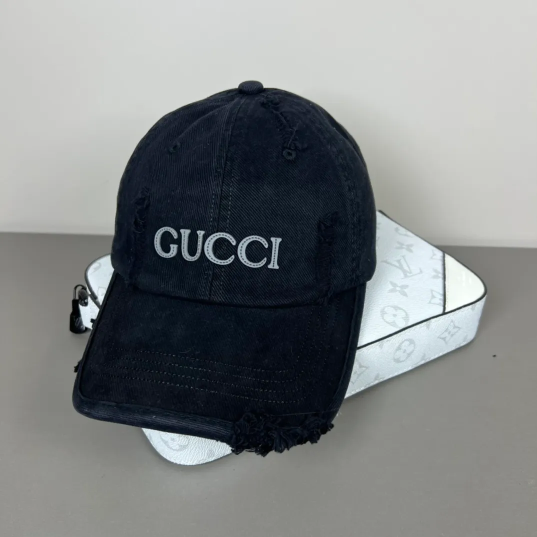 P56💰Gucci Baseball Cap♥️GUCCI🧢Official website new product, baseball cap, original quality, hot arrival 🔥🎩 The craftsmanship is very exquisite, high-end and classy! Low-key luxury, easy to carry! Running volume!