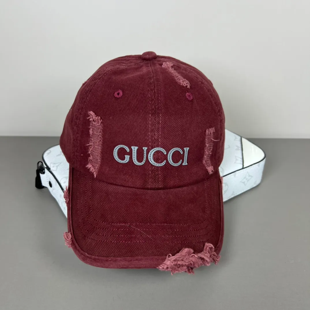 P56💰Gucci Baseball Cap♥️GUCCI🧢Official website new product, baseball cap, original quality, hot arrival 🔥🎩 The craftsmanship is very exquisite, high-end and classy! Low-key luxury, easy to carry! Running volume!