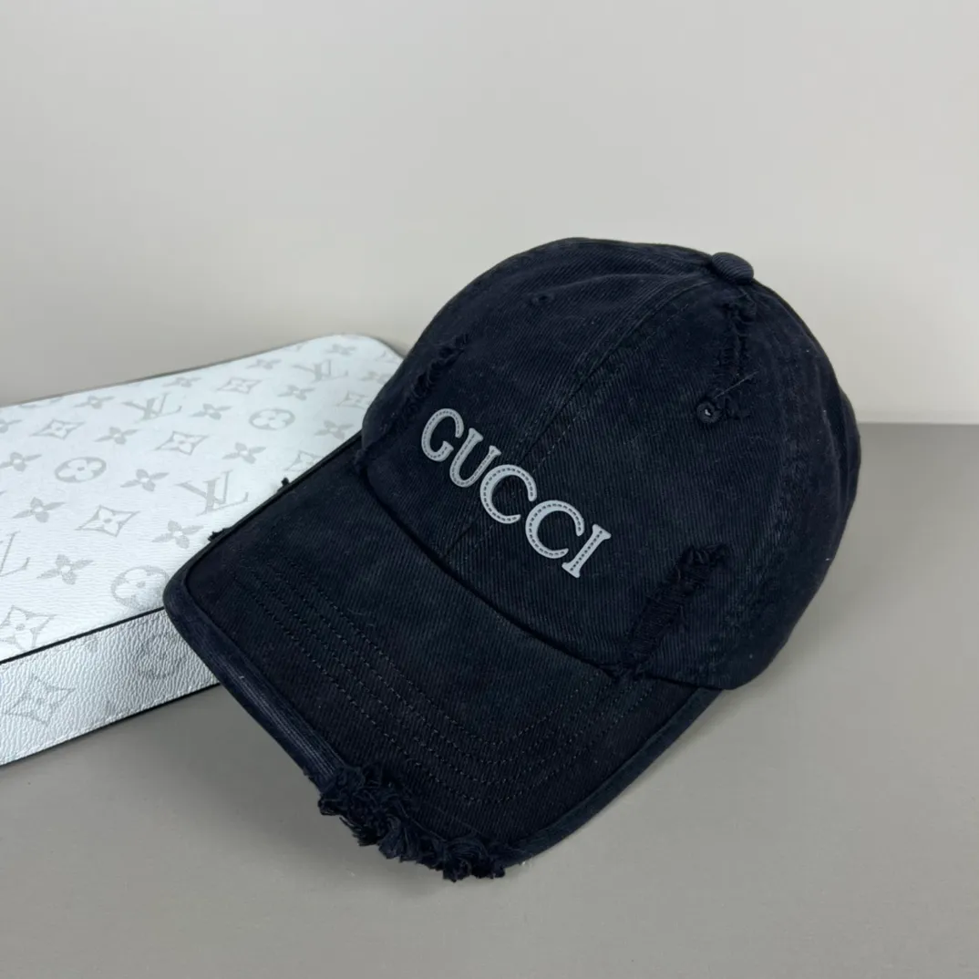 P56💰Gucci Baseball Cap♥️GUCCI🧢Official website new product, baseball cap, original quality, hot arrival 🔥🎩 The craftsmanship is very exquisite, high-end and classy! Low-key luxury, easy to carry! Running volume!