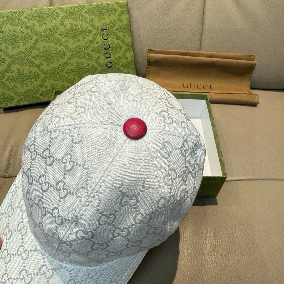 p90, Gucci (Gucci) new spring and summer original baseball cap, logo webbing, 1:1 mold customization, original canvas + first-layer cowhide, popular purchasing agent, versatile style for men and women, great quality! The basic head circumference is 56cm, and the patch is adjustable.