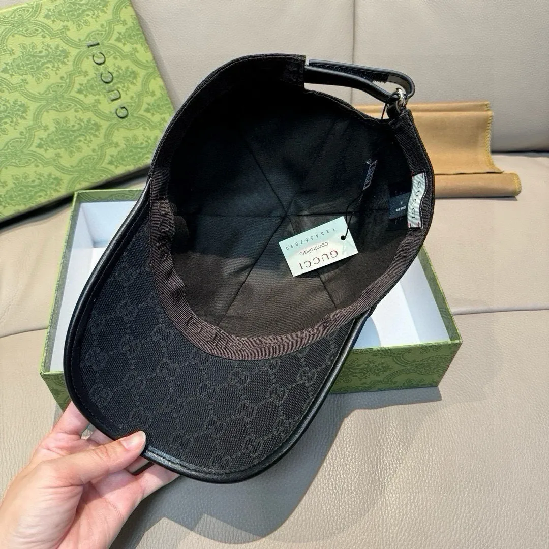 P150, Gucci's new original baseball cap, tiger head webbing, 1:1 mold customization, heavy embroidery, details comparable to those at counters, original canvas fabric + first-layer cowhide, great quality! The first choice for handsome men and beautiful women, fashionable and versatile. The basic head circumference is 56cm, and the patch is adjustable.