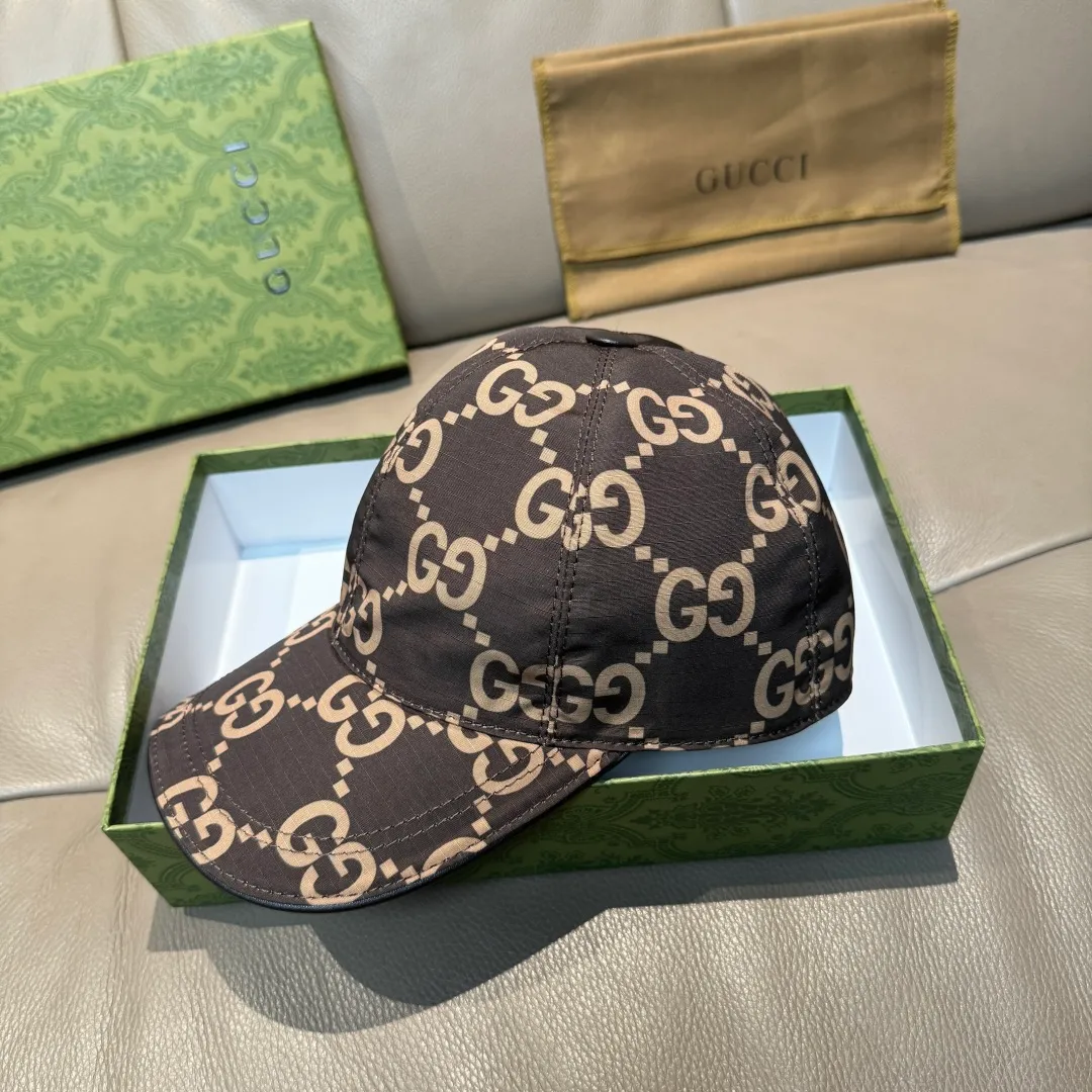 p90 New model shipped from official website. Gucci's latest original baseball cap, large double G, 1:1 mold customization at the counter, perfect alignment, original canvas fabric + first-layer cowhide, light and breathable! The basic head circumference is 56cm, and the patch is adjustable.