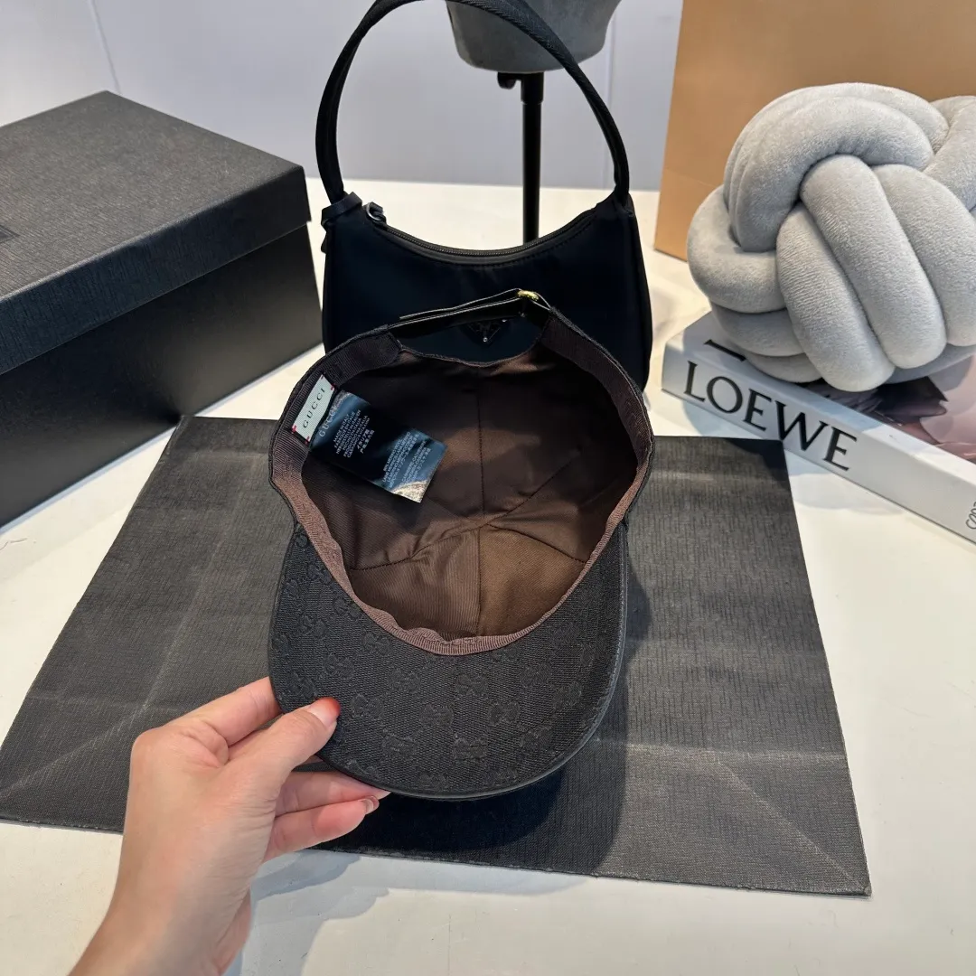 P60 Gucci (Gucci) classic original baseball cap😍Customized with 1:1 mold opening at the counter, the highest version, the original canvas is light and breathable! Photographed in real life, suitable for men and women in all seasons, basic head circumference 56cm, adjustable patches.