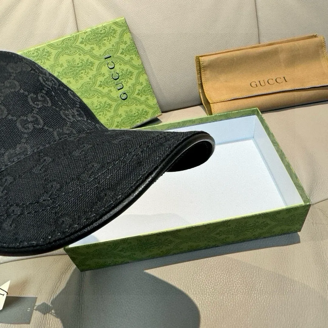 Batch 90, Gucci (Gucci) new spring and summer original baseball cap, logo webbing, 1:1 mold customization, original canvas fabric + first-layer cowhide, popular purchasing agent, versatile style for men and women, great quality! The basic head circumference is 56cm, and the patch is adjustable.