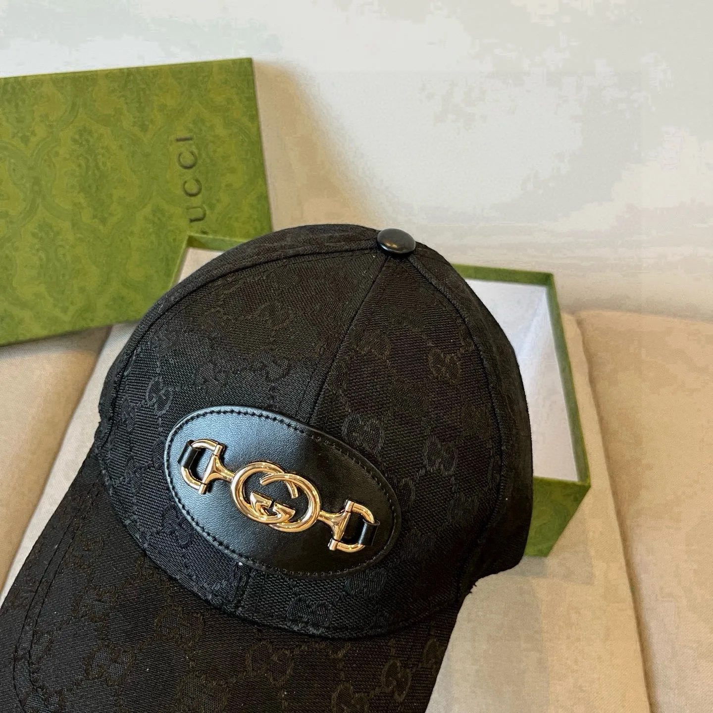 P60 Gucci Baseball Cap♥️GUCCI🧢New product from the official website, baseball cap, original quality, very popular 🔥🎩 The craftsmanship is very exquisite, high-end and classy! Low-key luxury, easy to carry! Running volume!