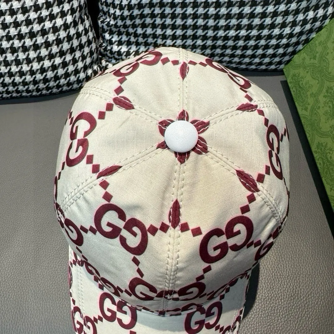 Batch 90, new model shipped from the official website, with packaging bag, Gucci's latest original baseball cap, large double G, 1:1 mold customization at the counter, perfect pattern, original canvas fabric + first-layer cowhide, light and breathable! The basic head circumference is 56cm, and the patch is adjustable.