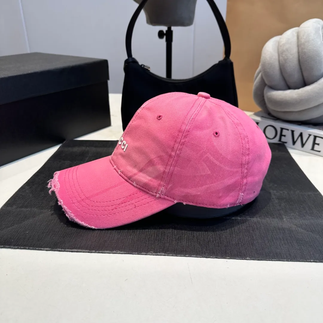 P60 GUCCI ripped baseball cap, the original quality is very popular, the craftsmanship is very exquisite, the atmosphere is high-end and classy! Low-key luxury, easy to carry! Running volume!