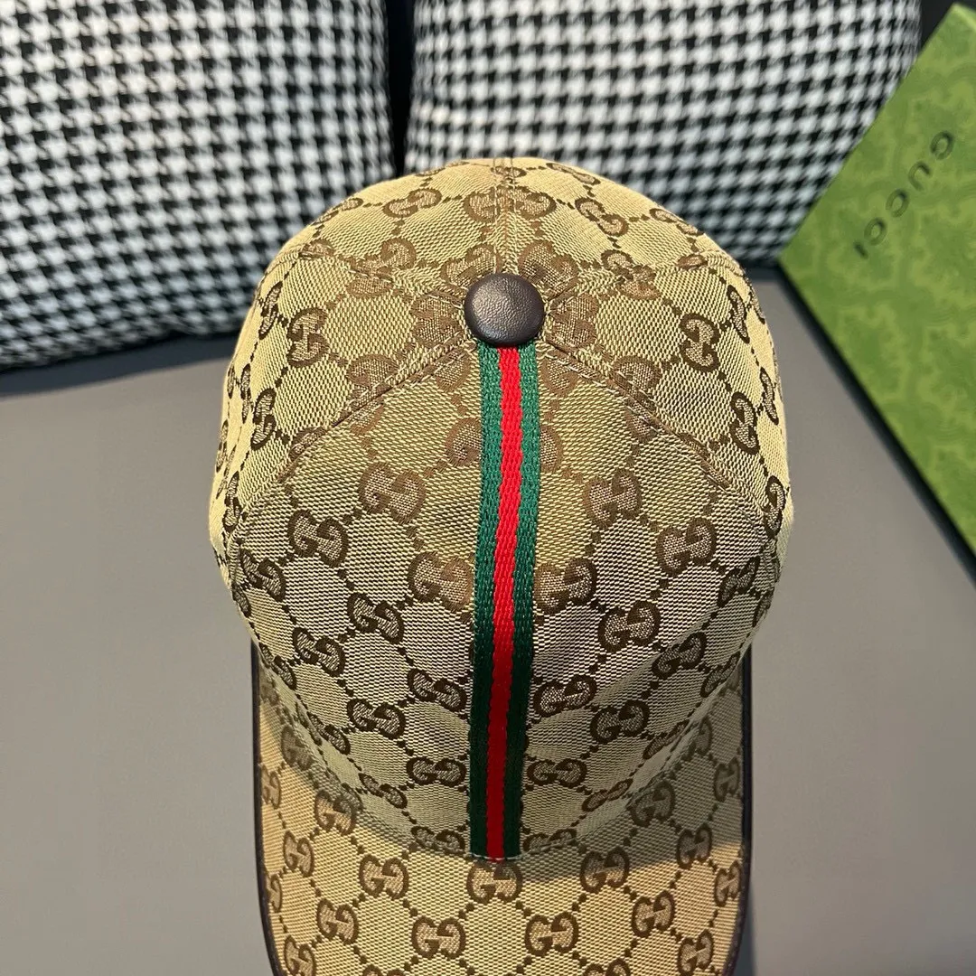 p90., Gucci (Gucci) classic original baseball cap, vertical small webbing, 1:1 mold customization, original canvas + first-layer cowhide, genuine leather edging, handsome and fashionable, popular purchasing agency, versatile style for men and women, great quality! The basic head circumference is 56cm, and the patch is adjustable.