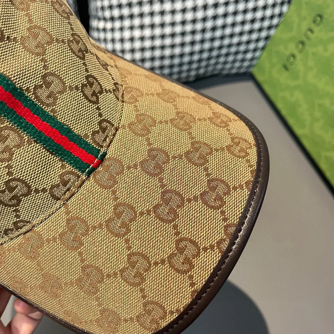p90., Gucci (Gucci) classic original baseball cap, vertical small webbing, 1:1 mold customization, original canvas + first-layer cowhide, genuine leather edging, handsome and fashionable, popular purchasing agency, versatile style for men and women, great quality! The basic head circumference is 56cm, and the patch is adjustable.