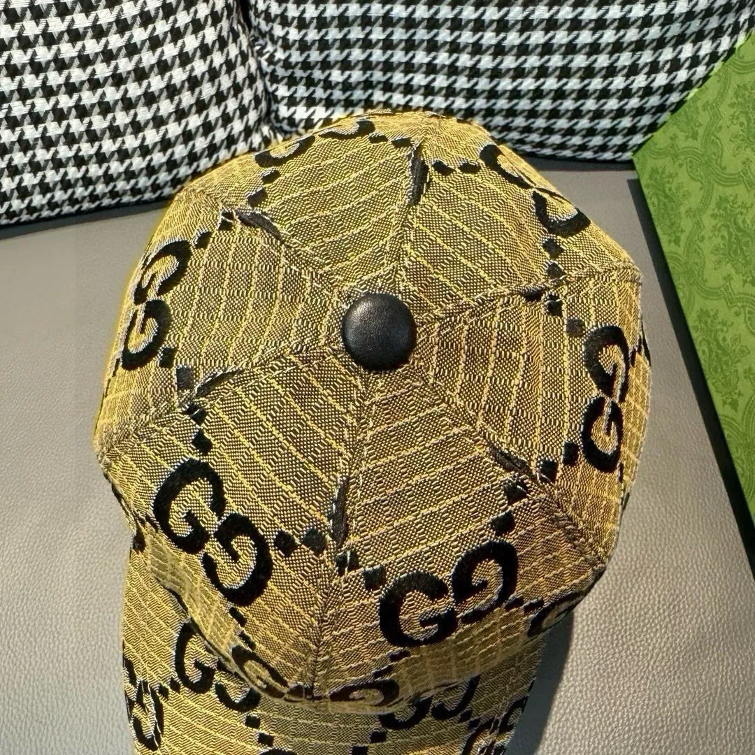 p90 New model shipped from official website. Gucci's latest original baseball cap, large double G, 1:1 mold customization at the counter, perfect alignment, original canvas fabric + first-layer cowhide, light and breathable! The basic head circumference is 56cm, and the patch is adjustable.