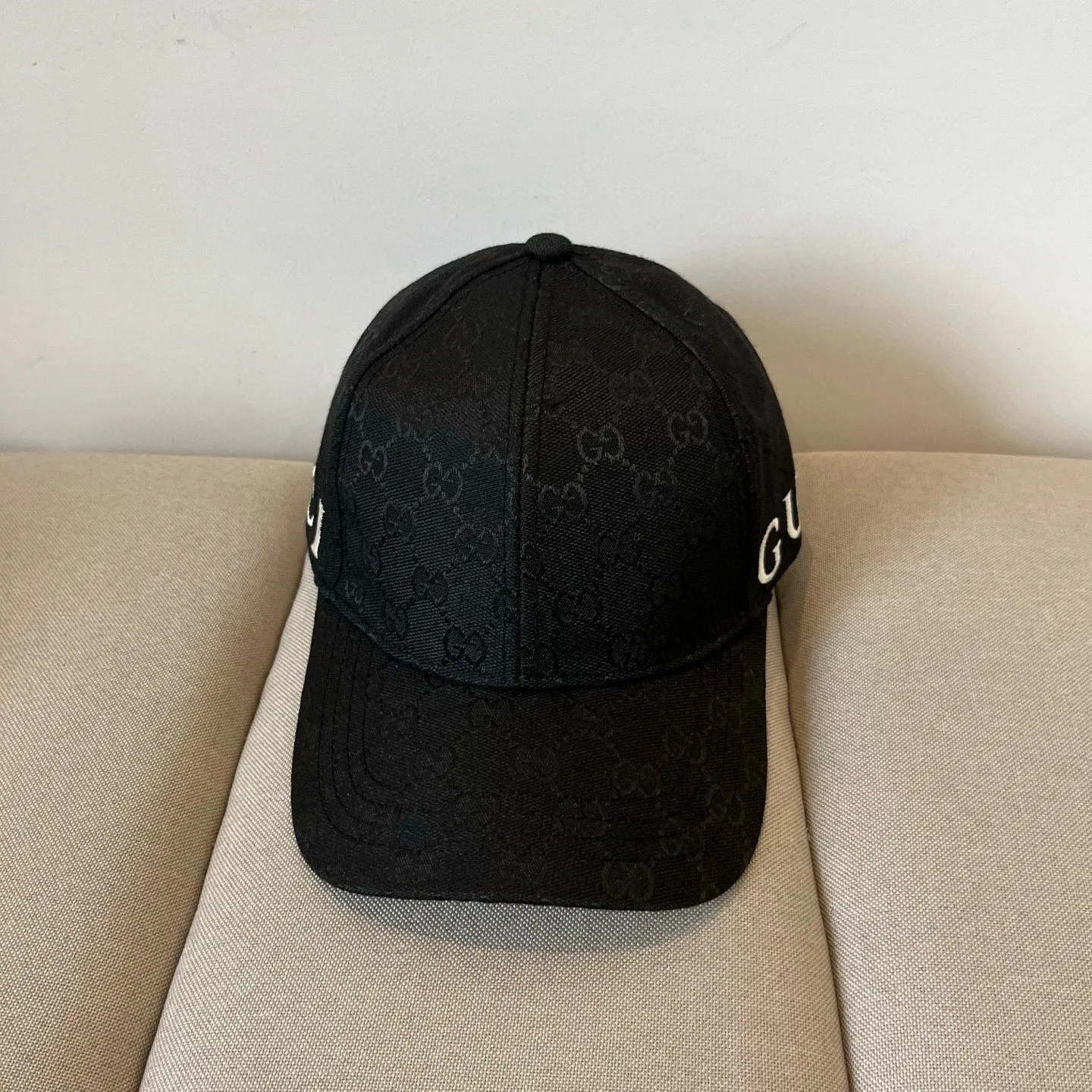 P60 Gucci Baseball Cap♥️GUCCI🧢New product from the official website, baseball cap, original quality, very popular 🔥🎩 The craftsmanship is very exquisite, high-end and classy! Low-key luxury, easy to carry! Running volume!