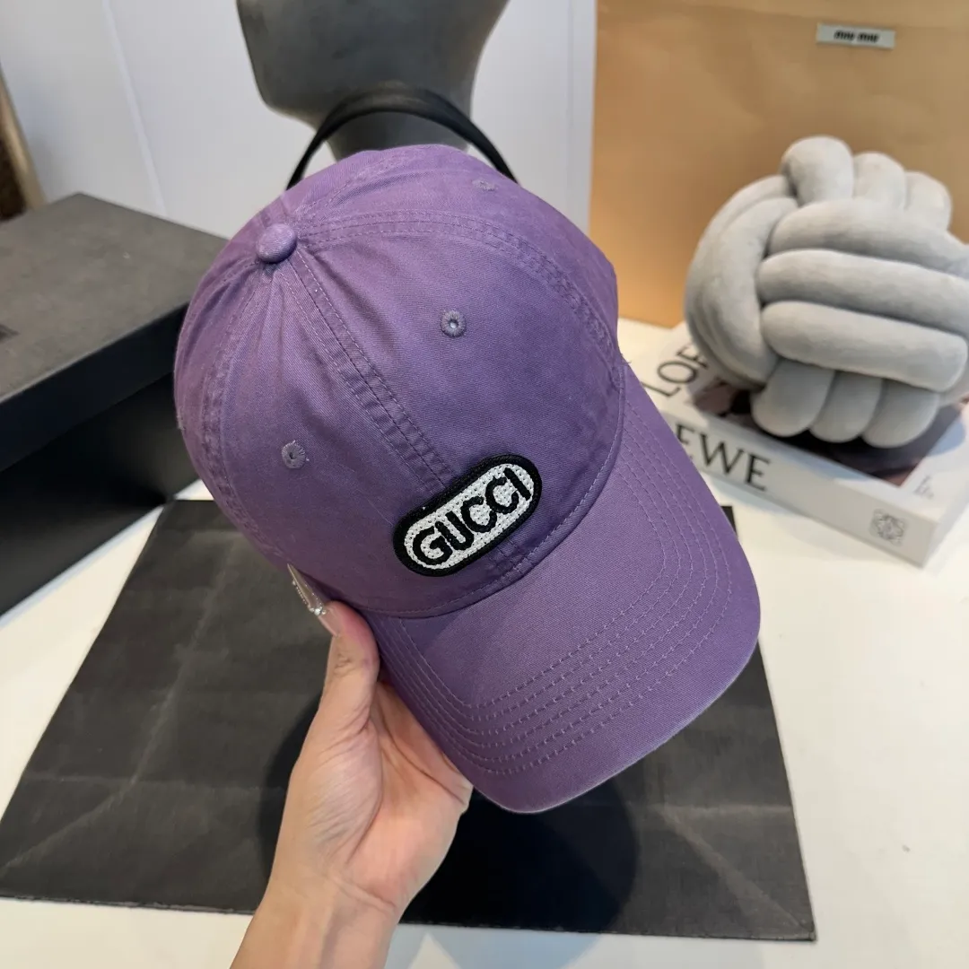 P60 Gucci Baseball Cap GUCCI official website new product, baseball cap, original quality is very popular. The craftsmanship is very exquisite, high-end and classy! Low-key luxury, easy to carry! Running volume!